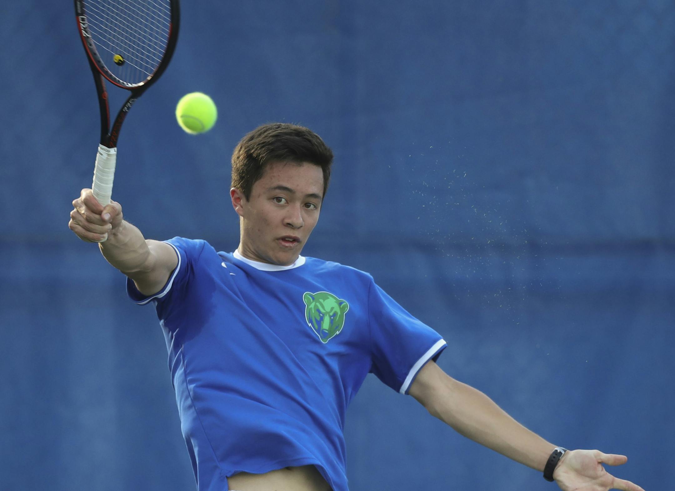 Jack Barker making a return in his second set against Conner Olsen Monday afternoon. He's one of the few players who doesn't employ a two-handed backhand shot. ] JEFF WHEELER ï jeff.wheeler@startribune.com Blake senior Jack Barker, who won the Class 1A boys' tennis singles title last year, is seeking another title this year in 2A. Blake faced Orono in a tennis meet Monday afternoon, May 7, 2018 at Blake in Hopkins. Barker, who hasn't lost a set yet this season, defeated Conner Olsen 6-4, 6-