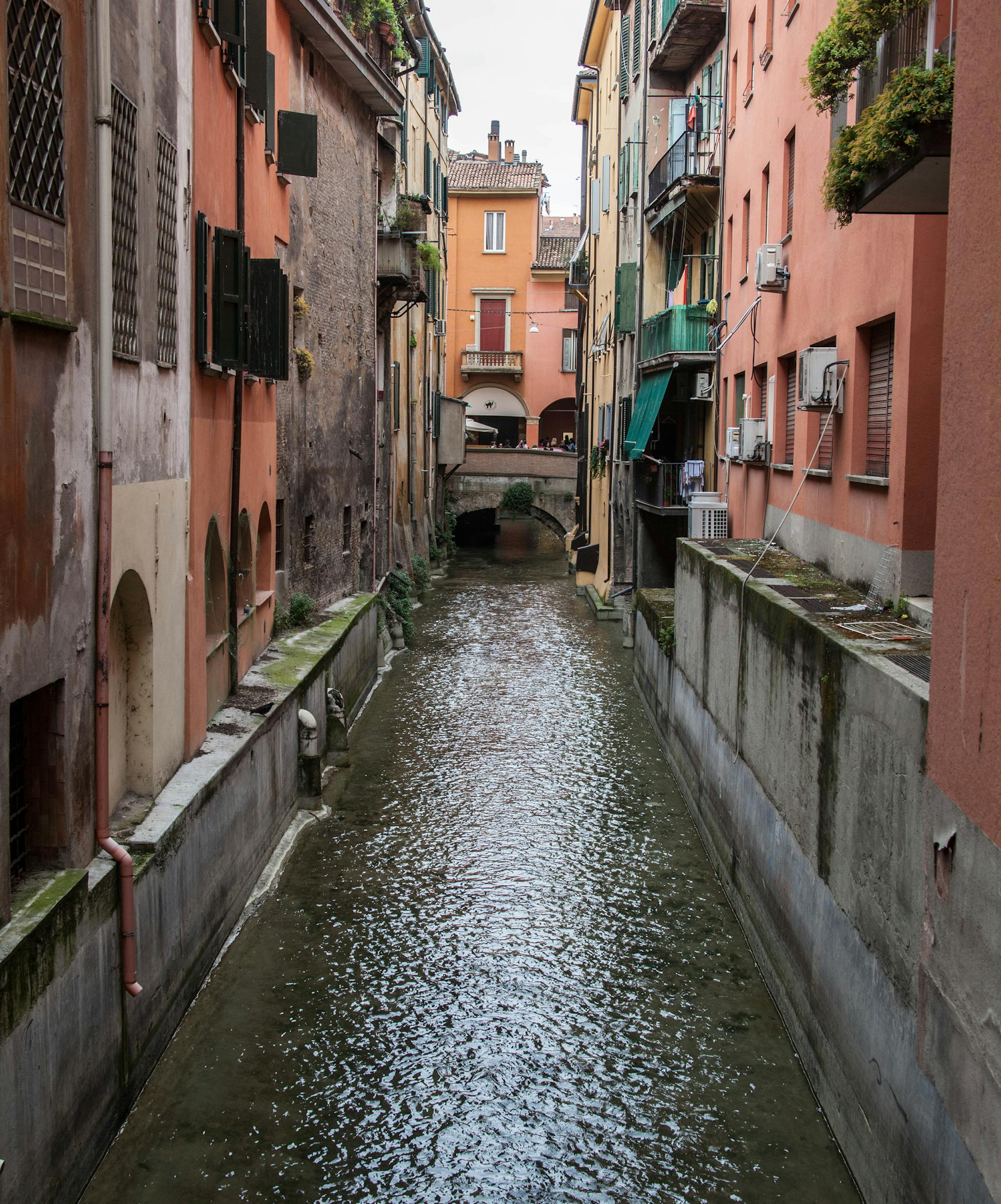 Canale delle Moline, locally known as the "little venice" river, seen from the Via Piella, behind the Bijoux di Penelope B&B in Bologna, Italy. (Steve Haggerty/ColorWorld/TNS) ORG XMIT: 1180489