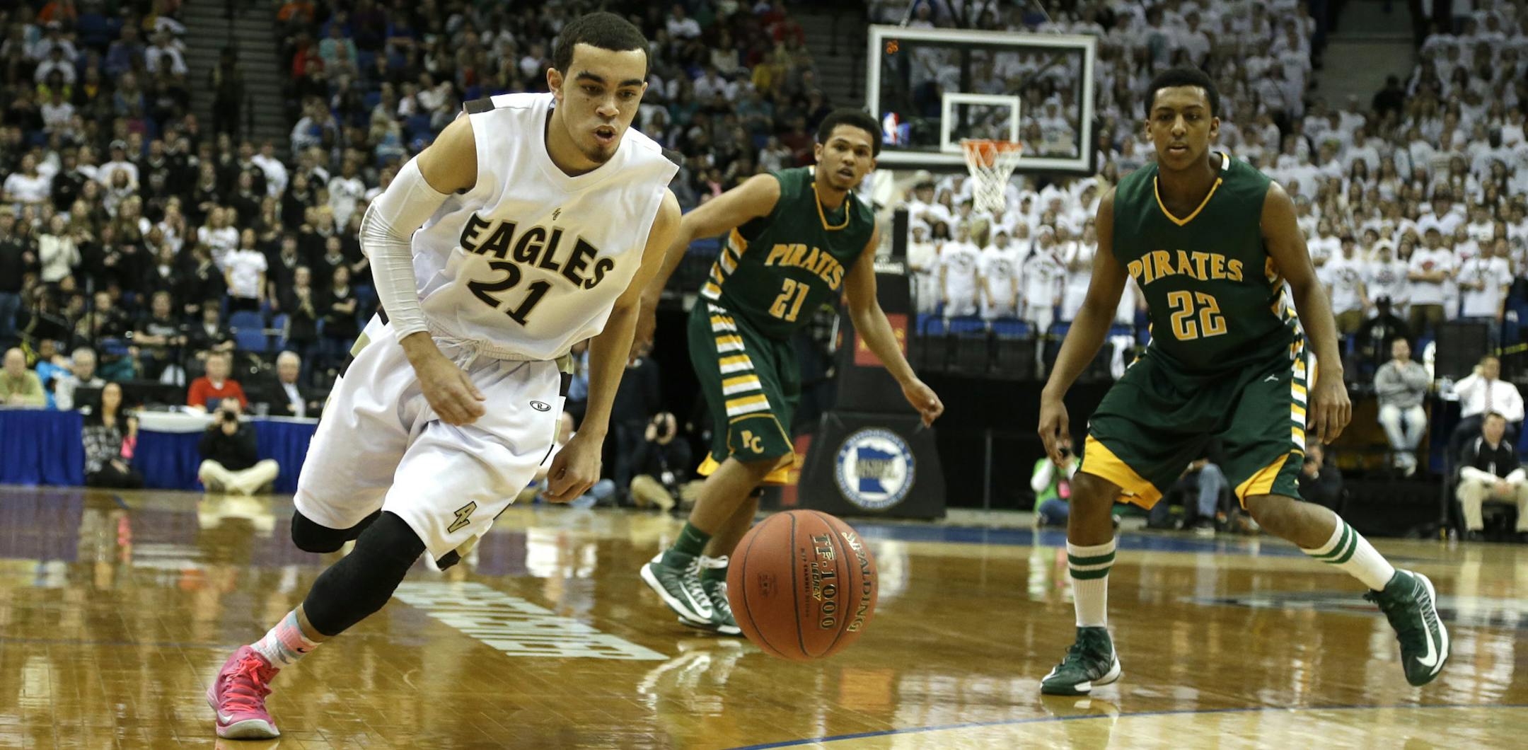 Apple Valley's Tyus Jones hased down a loose ball during the first half of the class 4A championship at the Target Center in Minneapolis, Min., Saturday, March 23, 2013. ] (KYNDELL HARKNESS/STAR TRIBUNE) kyndell.harkness@startribune.com Appley Valley's Tyus Jones chased down a loose ball during the first half of the class 4A championship at the Target Center in Minneapolis, Min., Saturday, March 23, 2013. ] (KYNDELL HARKNESS/STAR TRIBUNE) kyndell.harkness@startribune.com ORG XMIT: MIN13032321445