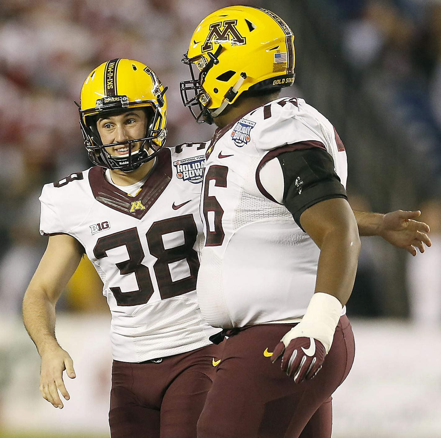 Minnesota's place kicker Emmit Carpenter celebrated his second quarter field goal as they took on Washington State at Qualcomm Stadium for the San Diego Holiday Bowl, Tuesday, December 27, 2016 in San Diego, CA. ] (ELIZABETH FLORES/STAR TRIBUNE) ELIZABETH FLORES &#x2022; eflores@startribune.com