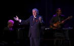 Tony Bennett, with pianist Tom Ranier and guitarist Gray Sargent, early in his show at the State Theatre.
