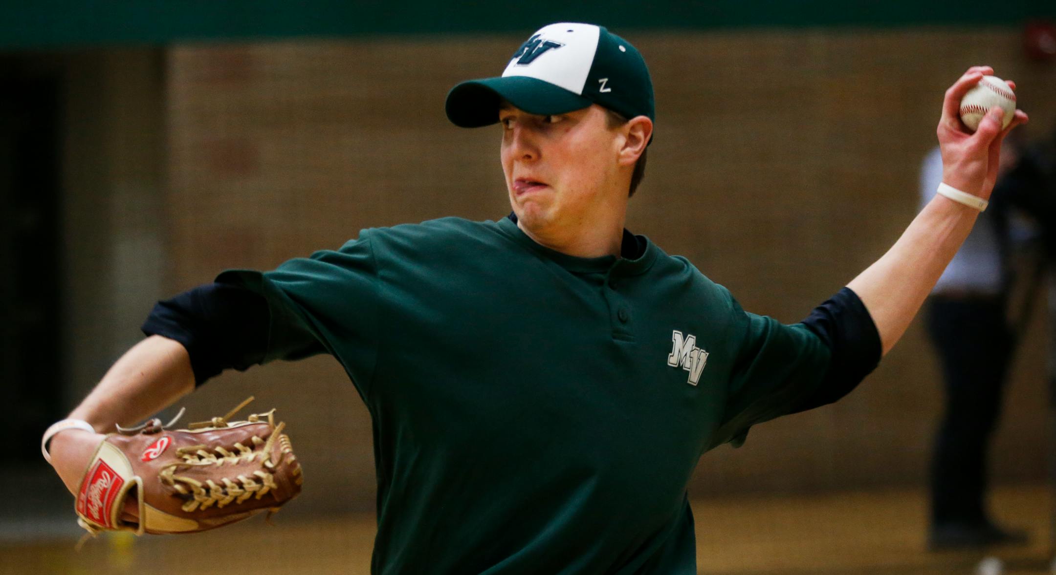 At the Mounds View H.S. baseball practice, pitcher Henry DeCaster is the likely number one pitcher.] Richard Tsong-Taatarii/rtsong-taatarii@startribune.com