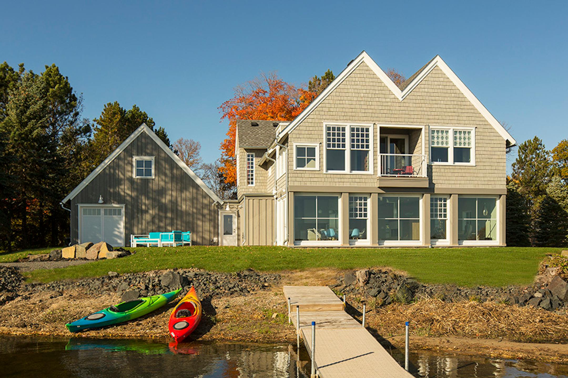Vatten Liv. New lakeside house combines Scandinavian influenced architecture with open living spaces by Kell Architects.