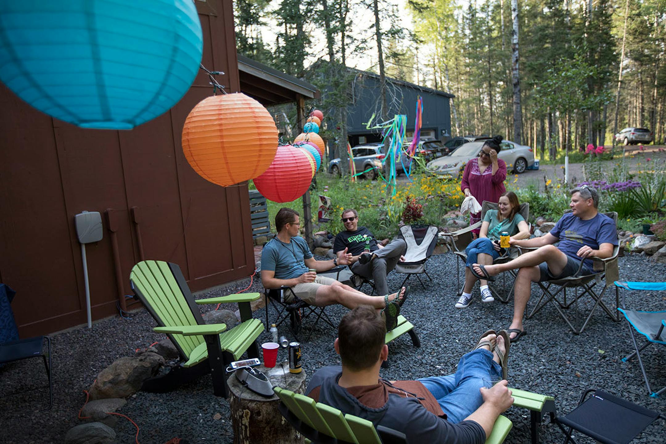 Kristine and Tom Anderson built a cabin with relaxed space where friends would gather – and linger.