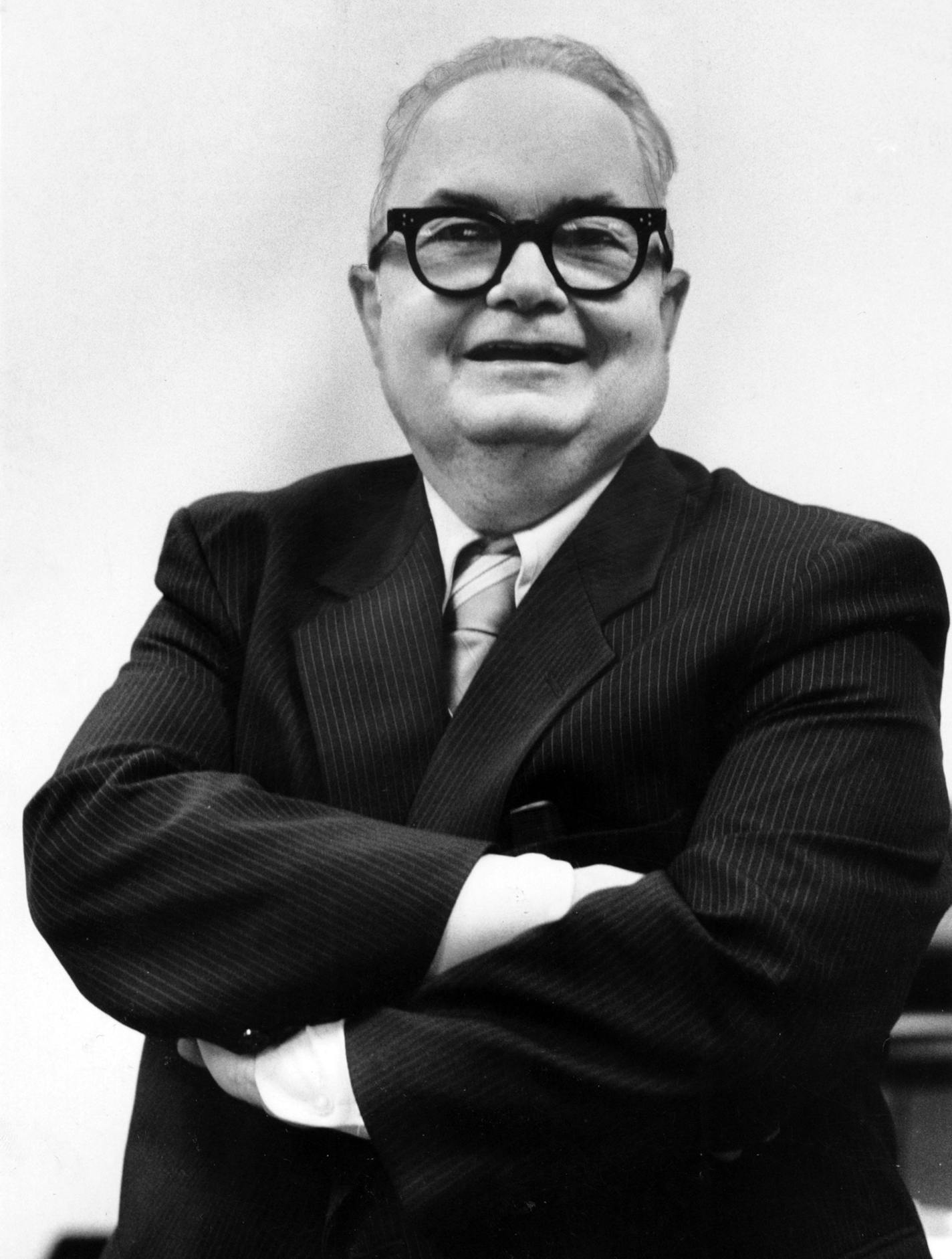 *FILE PHOTO*(NYT83) NEW YORK -- March 21, 2007 -- OBIT-DEFOREST -- Calvert DeForest also known as Larry "Bud" Melman on the "Late Night with David Letterman" on NBC in 1984. DeForest, 85, the dweebish bespectacled man who gained cult status on David Letterman's late-night shows precisely because he was not funny, died Monday, March 19, 2007 in Babylon, Long Island. He was 85. (Marilynn K. Yee/The New York Times) ORG XMIT: NYT83