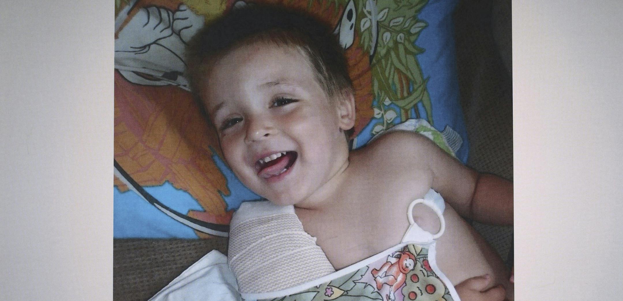 A photograph of Eric Dean with his arm broken was an exhibit presented as evidence by the prosecution during the May 2014 trial of Amanda Peltier in the death of her stepson, Eric Dean. ] JEFF WHEELER &#x2022; jeff.wheeler@startribune.com Evidence in the murder trial of Amanda Peltier photographed in the Pope County Courthouse in Glenwood on Tuesday, July 15, 2014. The description for the exhibit reads, "Photograph. Pope County Human Services investigation on 7/20/11. Eric Dean fractured right h