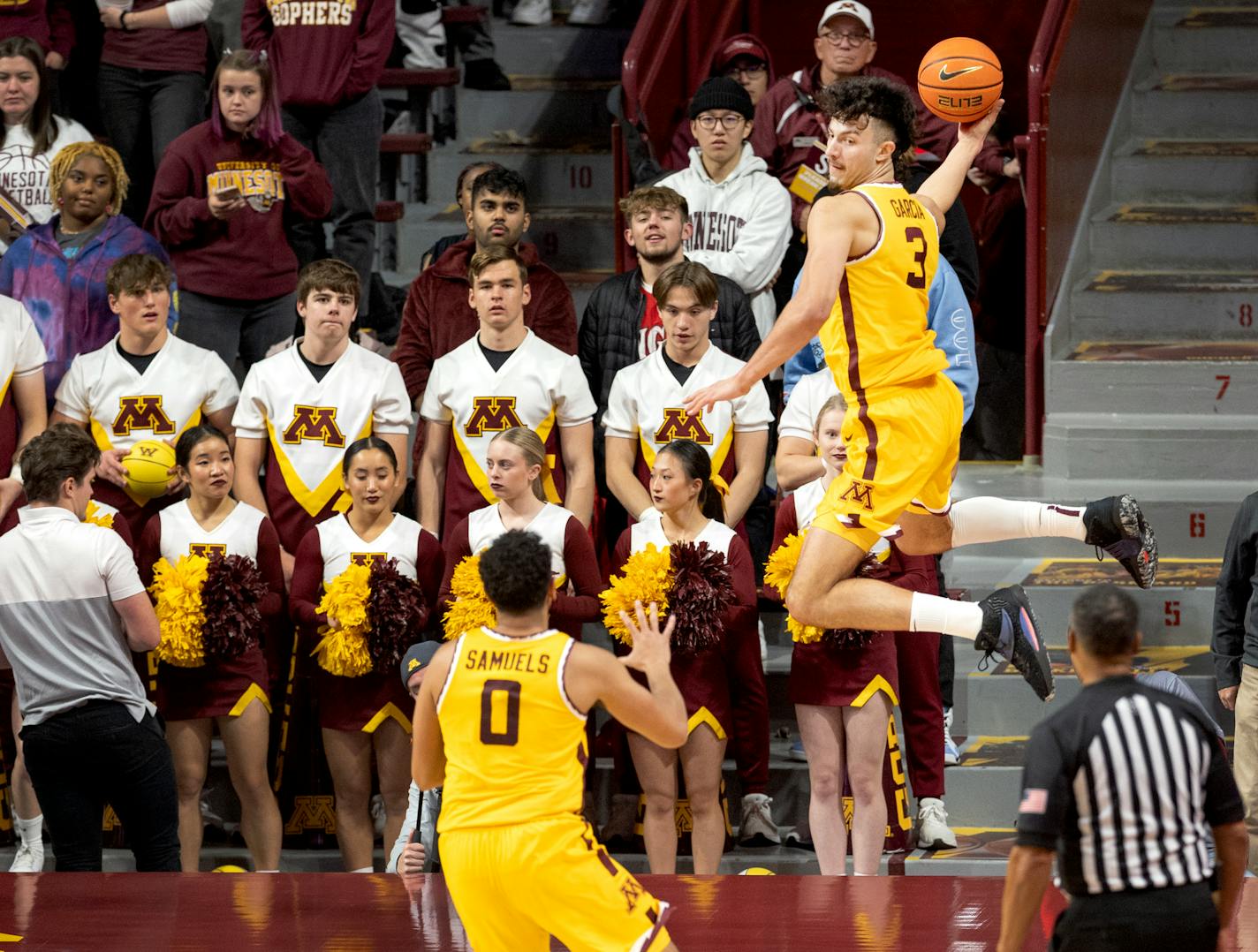 Dawson Garcia (3) of Minnesota saves the ball from going out of bounds in the second half Monday, November 7, 2022, at Williams Arena in Minneapolis, Minn. ] CARLOS GONZALEZ • carlos.gonzalez@startribune.com.