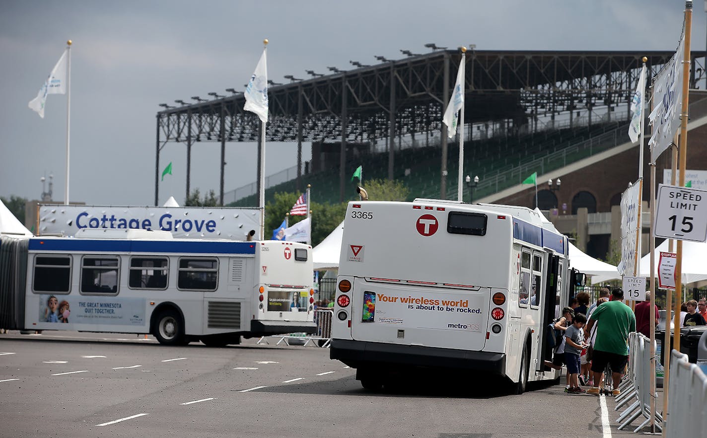 Fair goers made their way off a bus at the new bus transportation hub at the Minnesota State Fair, Sunday, August 24, 2014 in Falcon Heights, MN. ] (ELIZABETH FLORES/STAR TRIBUNE) ELIZABETH FLORES &#x2022; eflores@startribune.com