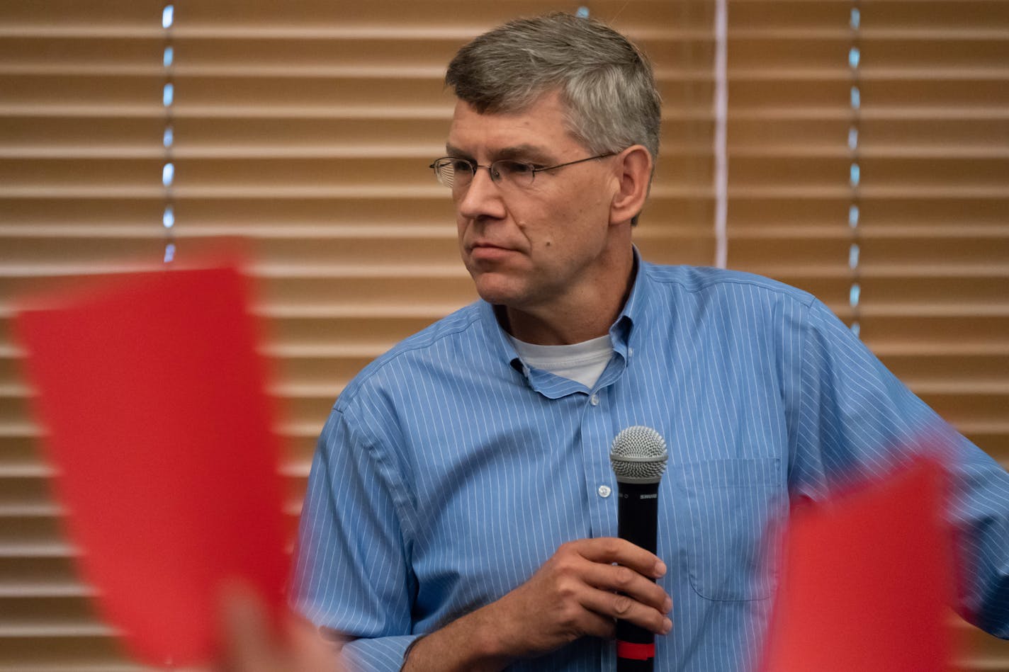 U.S. Rep. Erik Paulsen held a town hall meeting in Hamel, Minn. Participants held up red cards when they disagreed and green when they agreed.