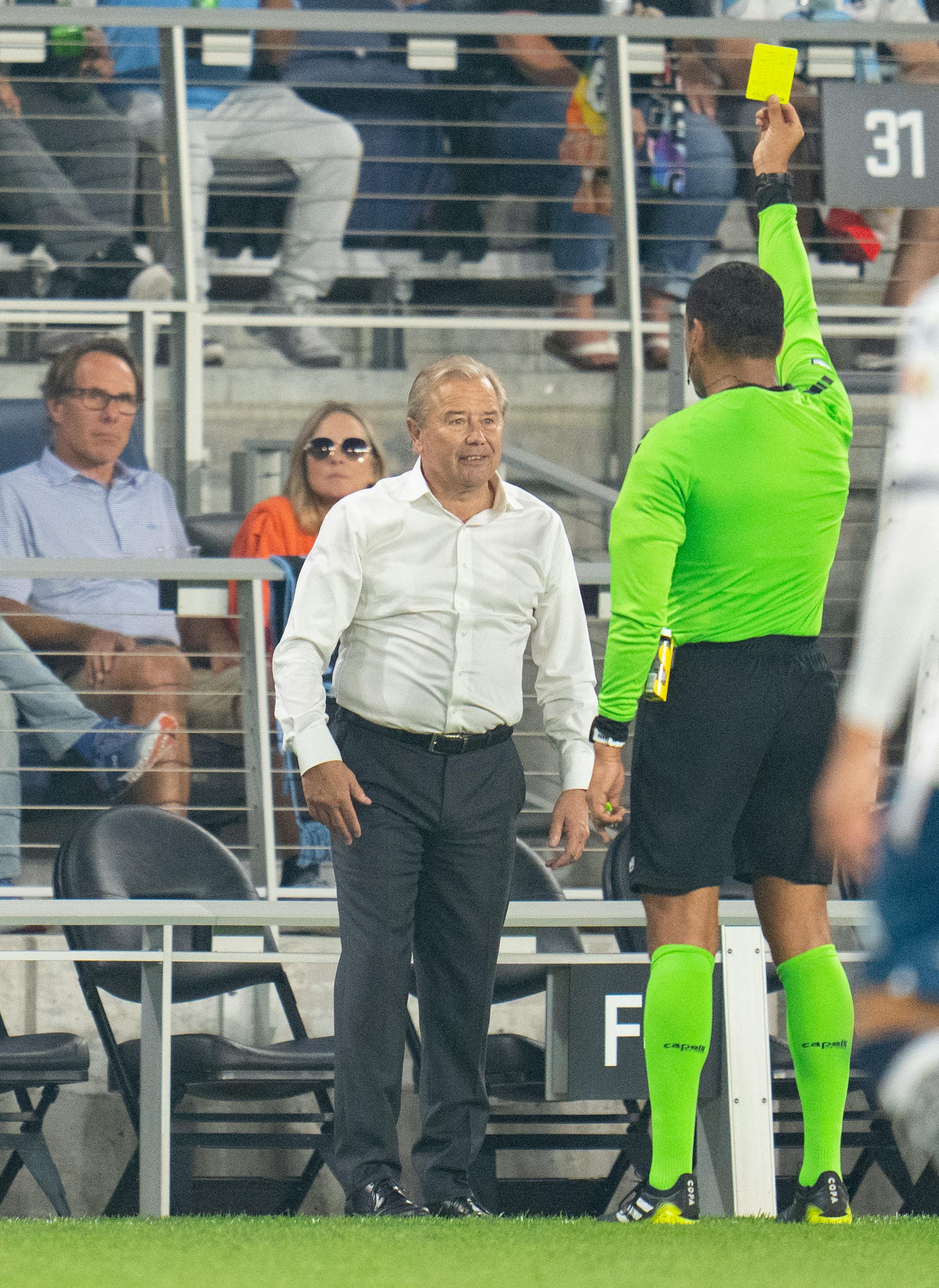 Minnesota United head coach Adrian Heath receives a yellow card from referee Selvin Antonio Brown Chavarria in the second half.