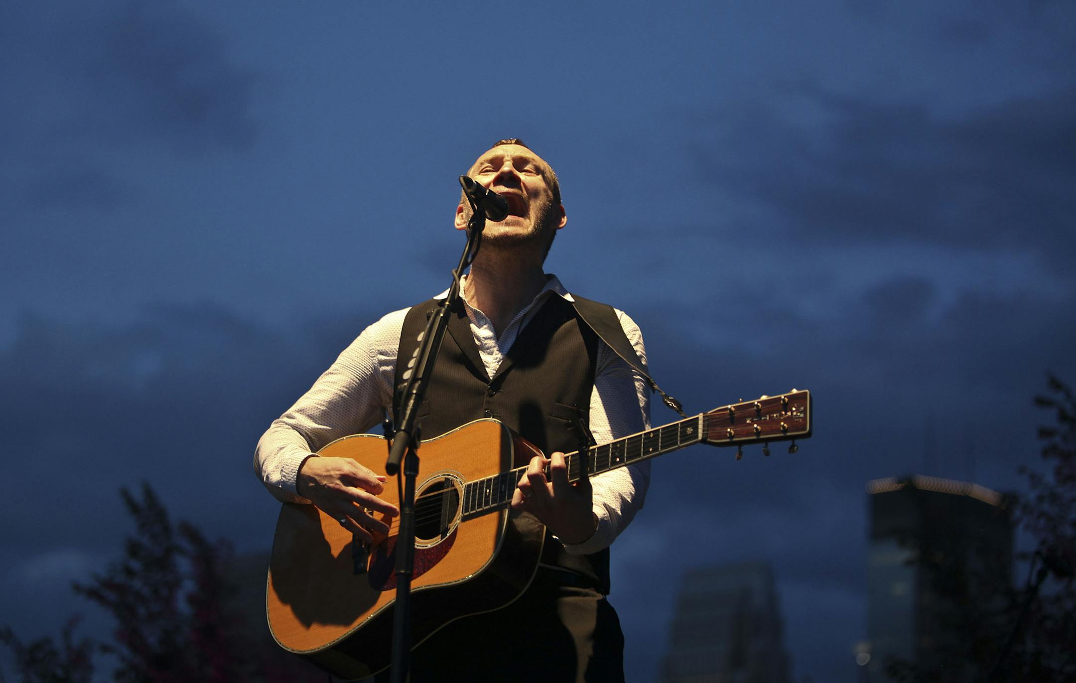 David Gray performed at the Basilica Block Party in Minneapolis, Minn., Friday, July 8, 2011. ] (KYNDELL HARKNESS/STAR TRIBUNE) kyndell.harkness@startribune.com ORG XMIT: MIN2014100314173569