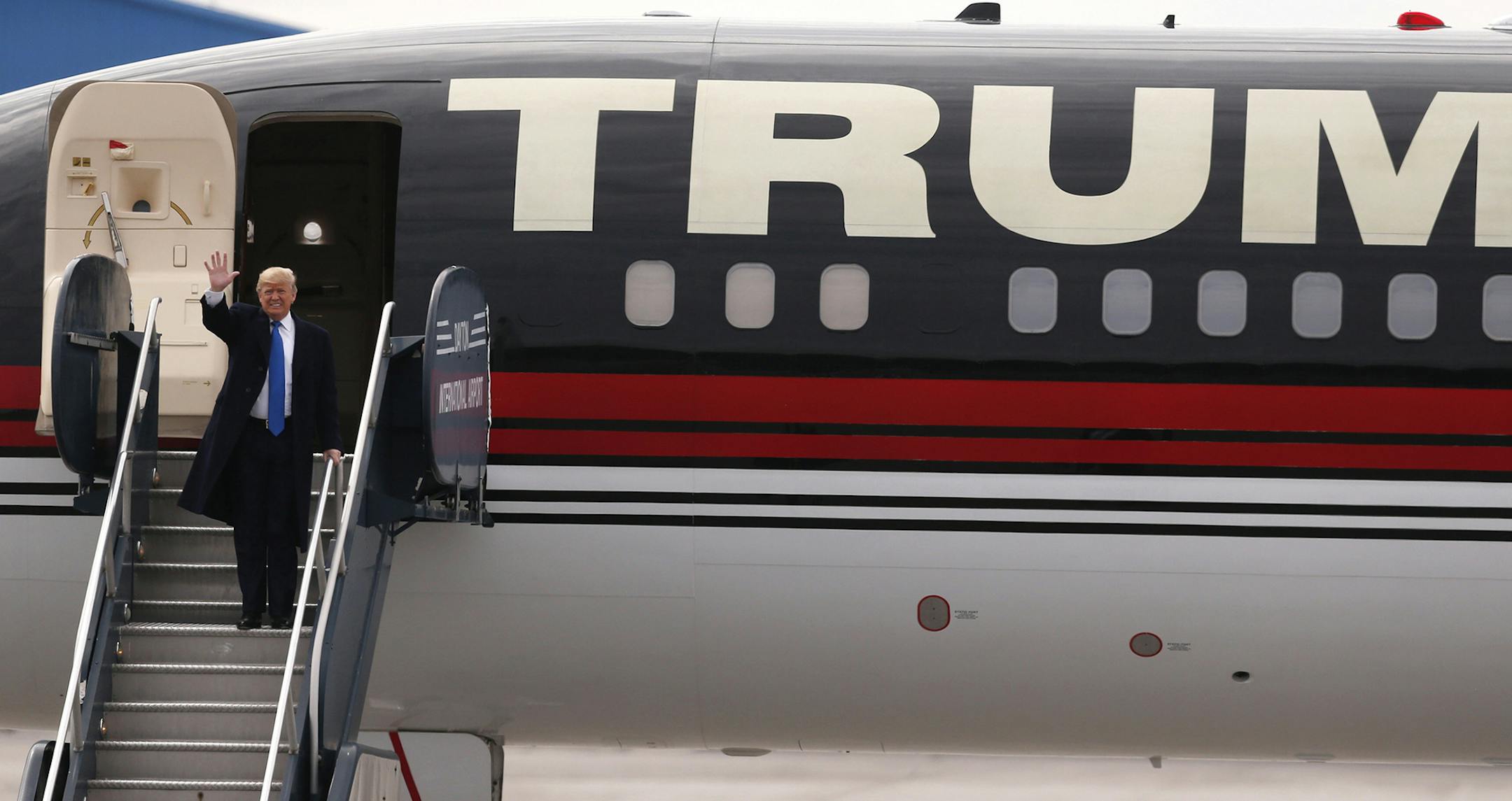 Republican presidential candidate, businessman Donald Trump, waves as he arrives at the Wright Brothers Aero Hangar for a rally, Saturday, March 12, 2016, in Vandalia, Ohio. (AP Photo/Kiichiro Sato) ORG XMIT: MIN2016031618521560