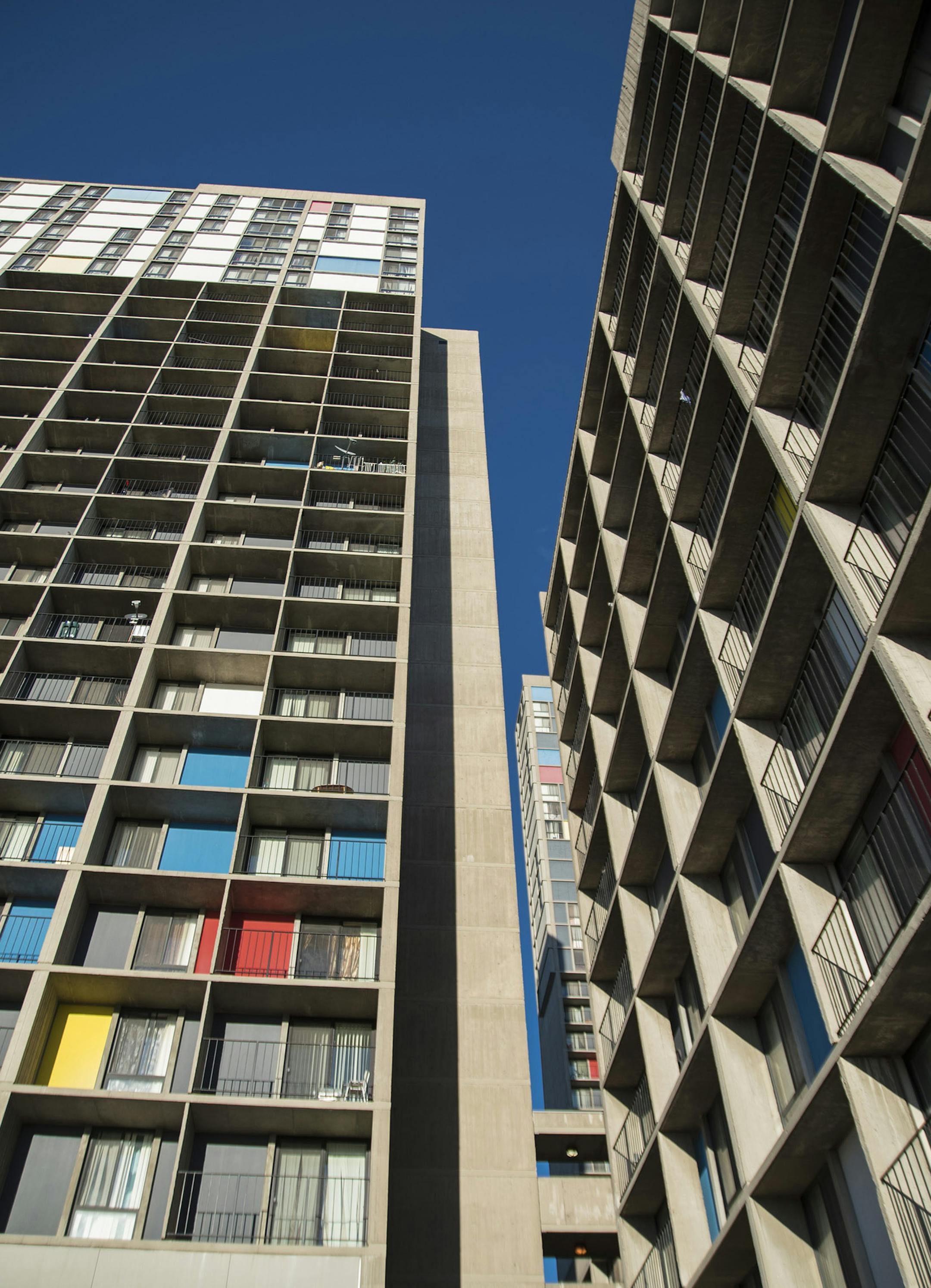 Photo by Susan Schaefer
Look south and youíll find Riverside Plaza, a massive complex of brutalist style concrete high-rises, doors ablaze in Crayola reds, yellows and blues, reminding locals who pass by of another great treasure dwelling here ó a sizeable portion of Minnesotaís African-born residents.