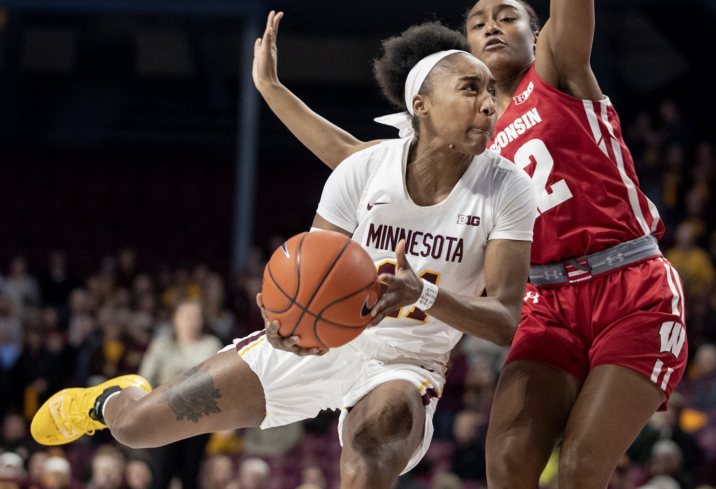 Jasmine Brunson (21) of Minnesota drove to the basket in the first quarter.