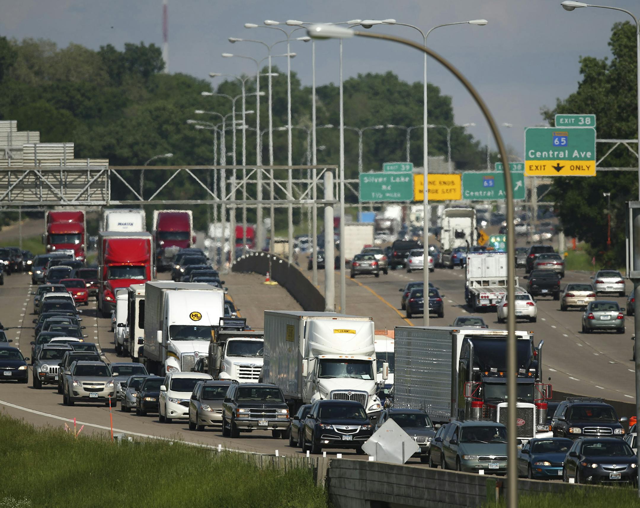 For the next five months, motorists on I-694 will face lane closures 24 hours a day between Hwy. 252 and I-35W. That's on top of work already in progress on I-694 extending east from I-35W to Hwy. 10, meaning the construction zone will extend 10 miles along the north metro's main east-west corridor. Westbound traffic on I-694 during rush hour Tuesday afternoon, June 18, 2013 in St. Paul. This view looking east from the Main St. NE bridge over the freeway in Fridley is of westbound traffic on I-6