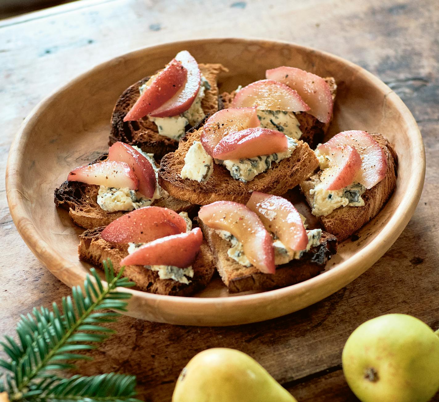 Poached Pear and Roquefort Crostini from "My Art of Entertaining: Recipes and Tips from Miss Maggie's Kitchen," by Héloïse Broin (Flammarion, 2022).©ChristopheRoue