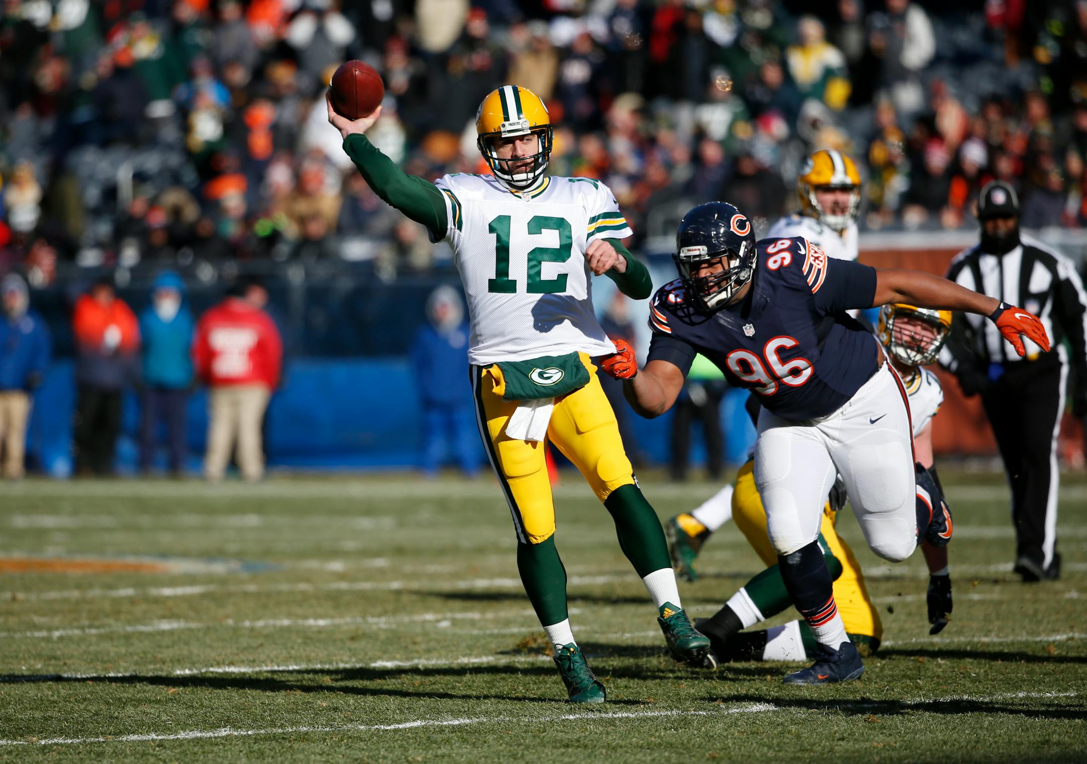 Green Bay Packers quarterback Aaron Rodgers (12) throws a pass against Chicago Bears defensive end Akiem Hicks (96) during the first half of an NFL football game, Sunday, Dec. 18, 2016, in Chicago. (AP Photo/Nam Y. Huh)