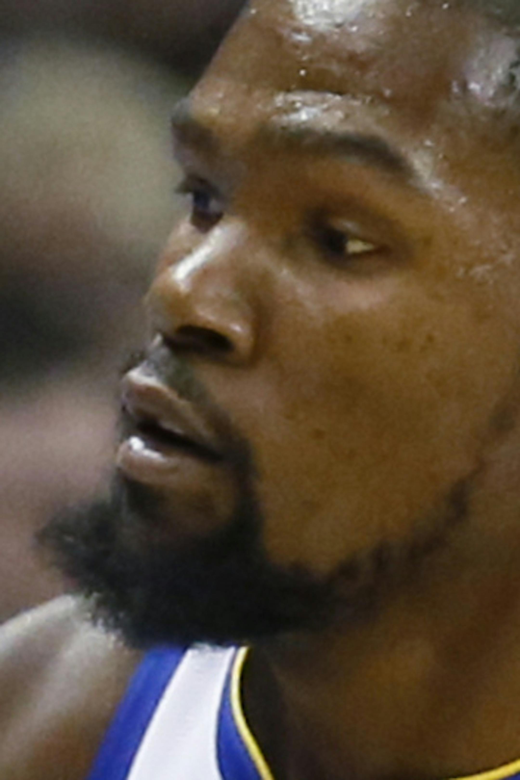 Oklahoma City Thunder guard Russell Westbrook, left, keeps the ball from Golden State Warriors forward Kevin Durant during the first quarter of an NBA basketball game in Oklahoma City, Wednesday, Nov. 22, 2017. (AP Photo/Sue Ogrocki)