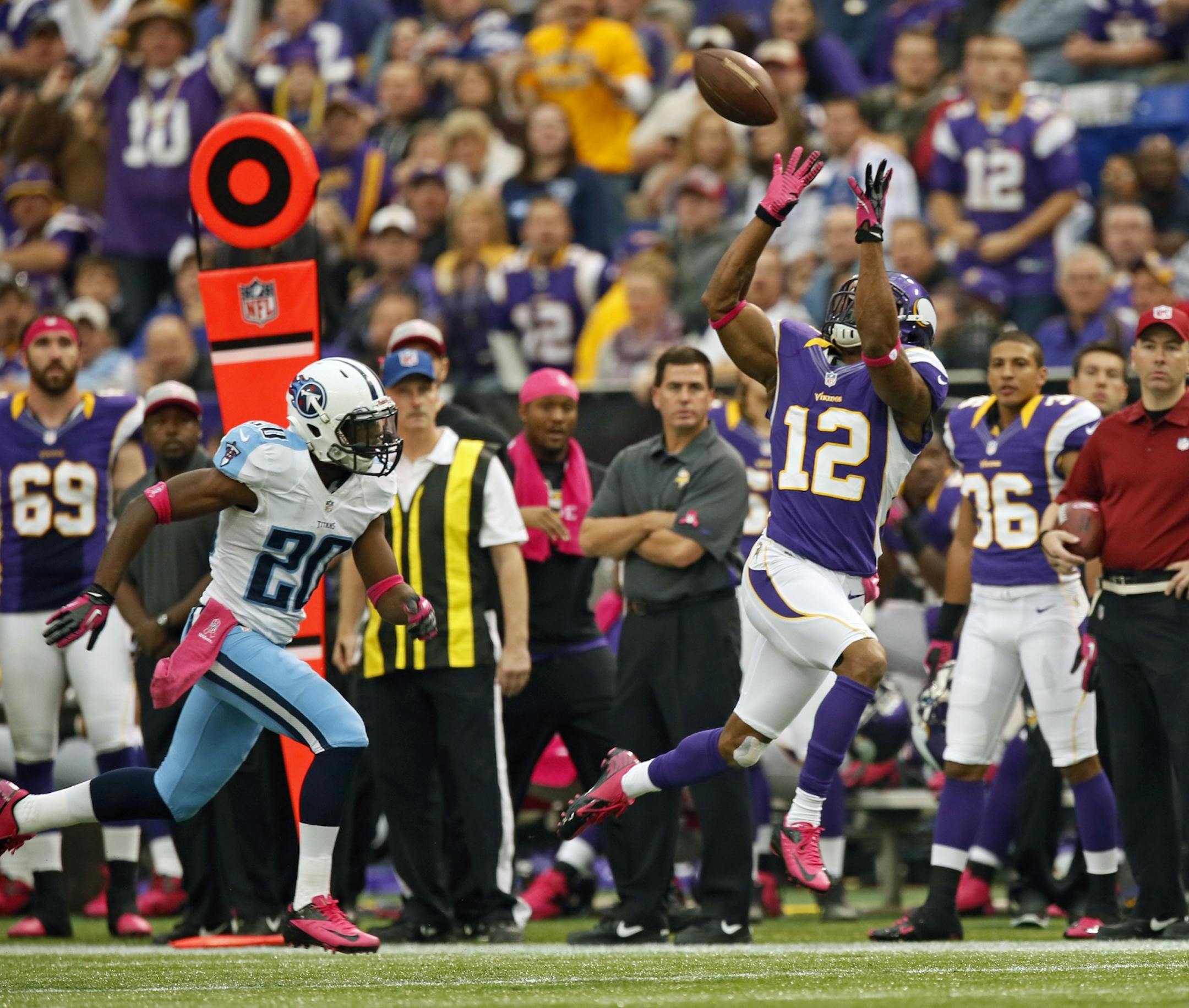 Percy Harvin caught a Christian Ponder pass and went 45 yards, helping to set up his own TD a few plays later in the first quarter.