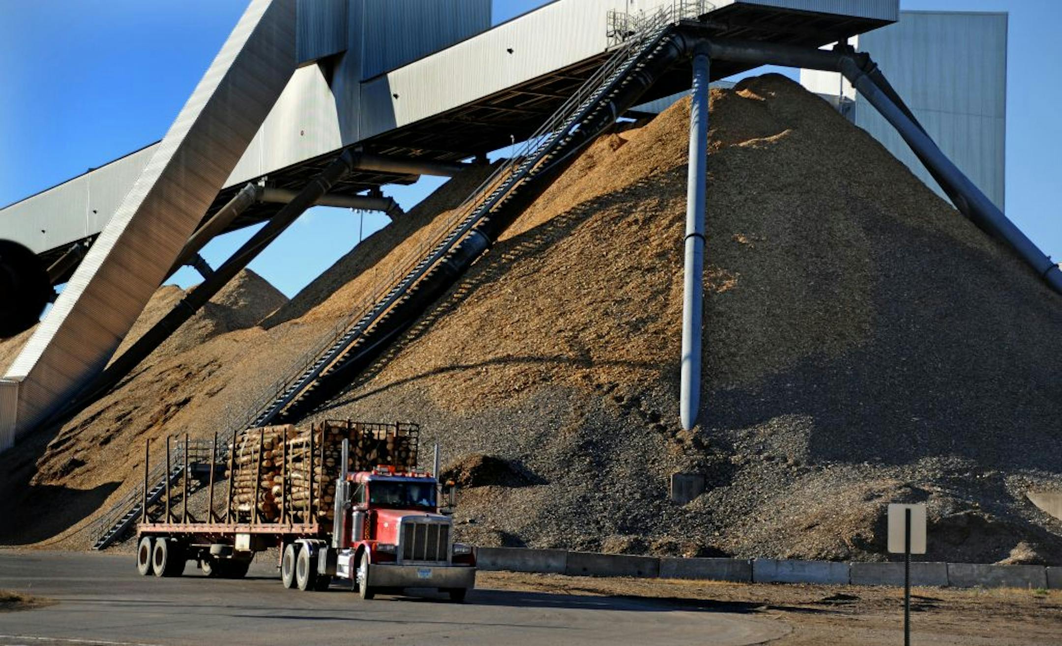 Sappi Fine Paper in Cloquet is spending $170 million to change gears to refine wood into fiber that can be turned into rayon thread.