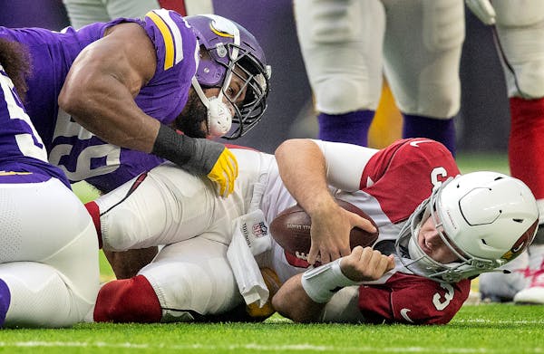 Vikings defensive end Danielle Hunter sacked Cardinals quarterback Josh Rosen in the second quarter on Sunday.