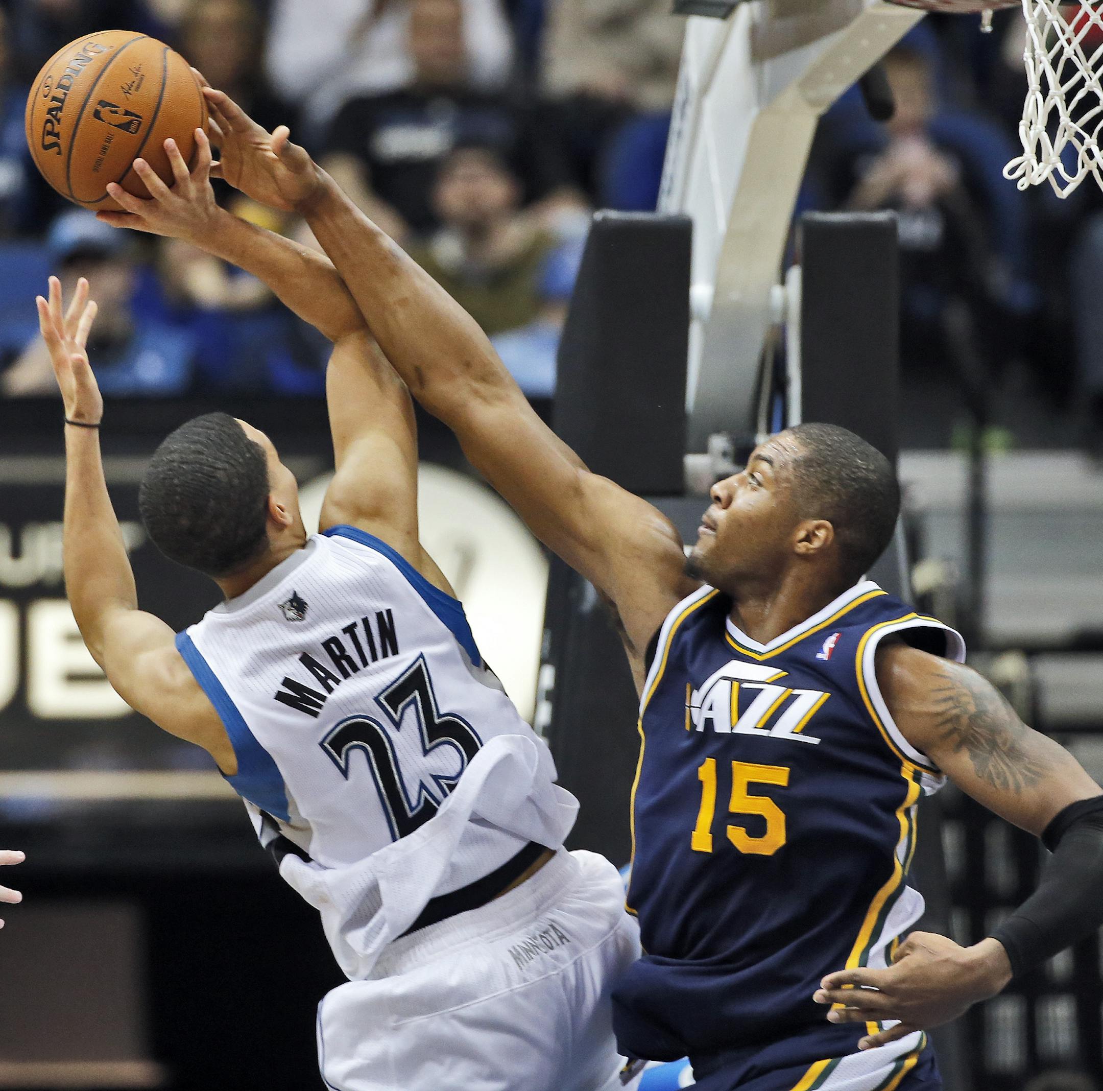 Utah's Derrick Evans blocked thw shot of Wolves Kevin Martin. ] Minnesota Twins vs. Utah Jazz.. (MARLIN LEVISON/STARTRIBUNE(mlevison@startribune.com)