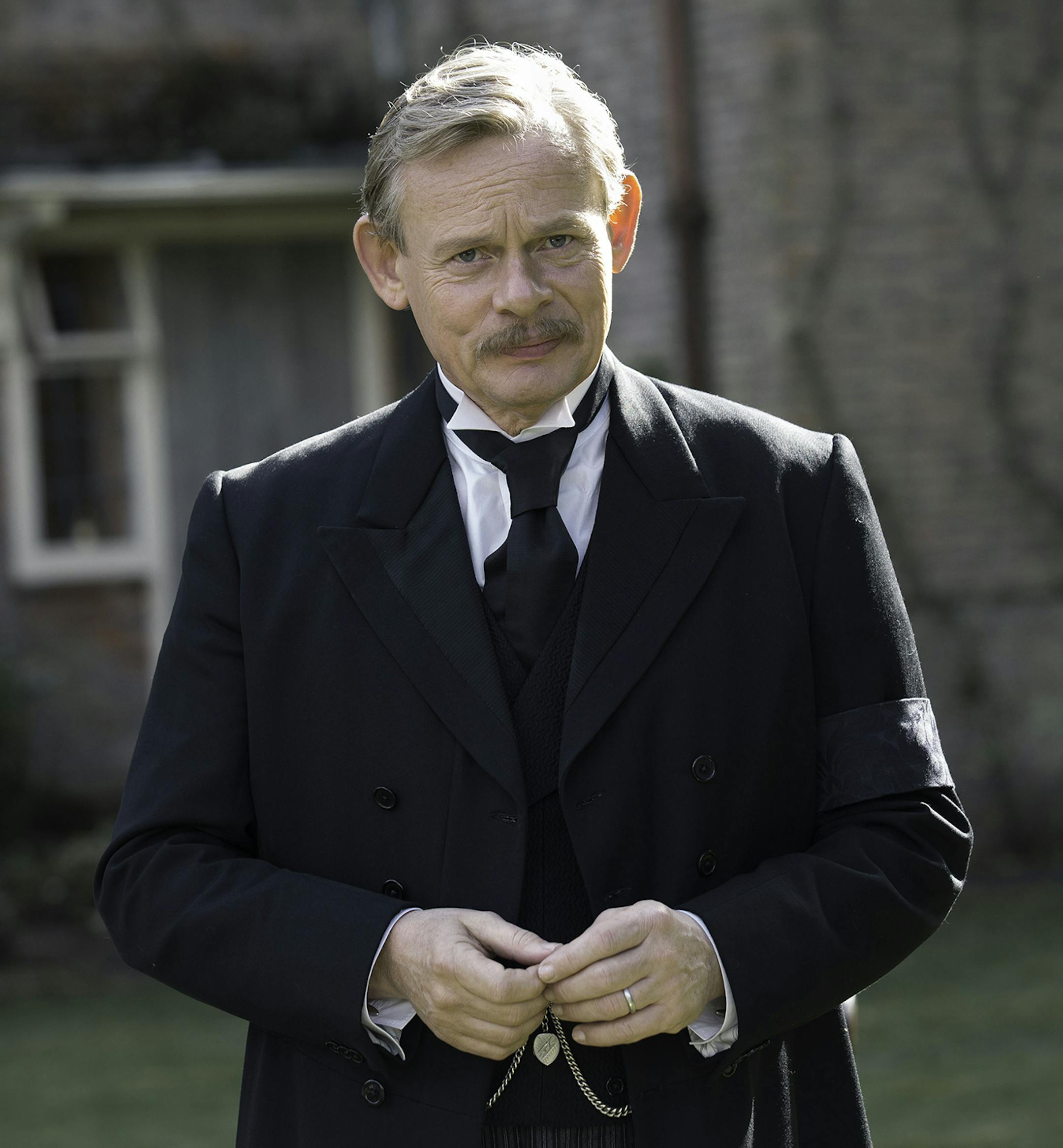 Shown:"Masterpiece." Martin Clunes as Sir Arthur Conan Doyle in "Auther & George." (C) Neil Genower/Buffalo Pictures and MASTERPIECE for ITV and MASTERPIECE This image may be used only in the direct promotion of MASTERPIECE. No other rights are granted. All rights are reserved. Editorial use only.