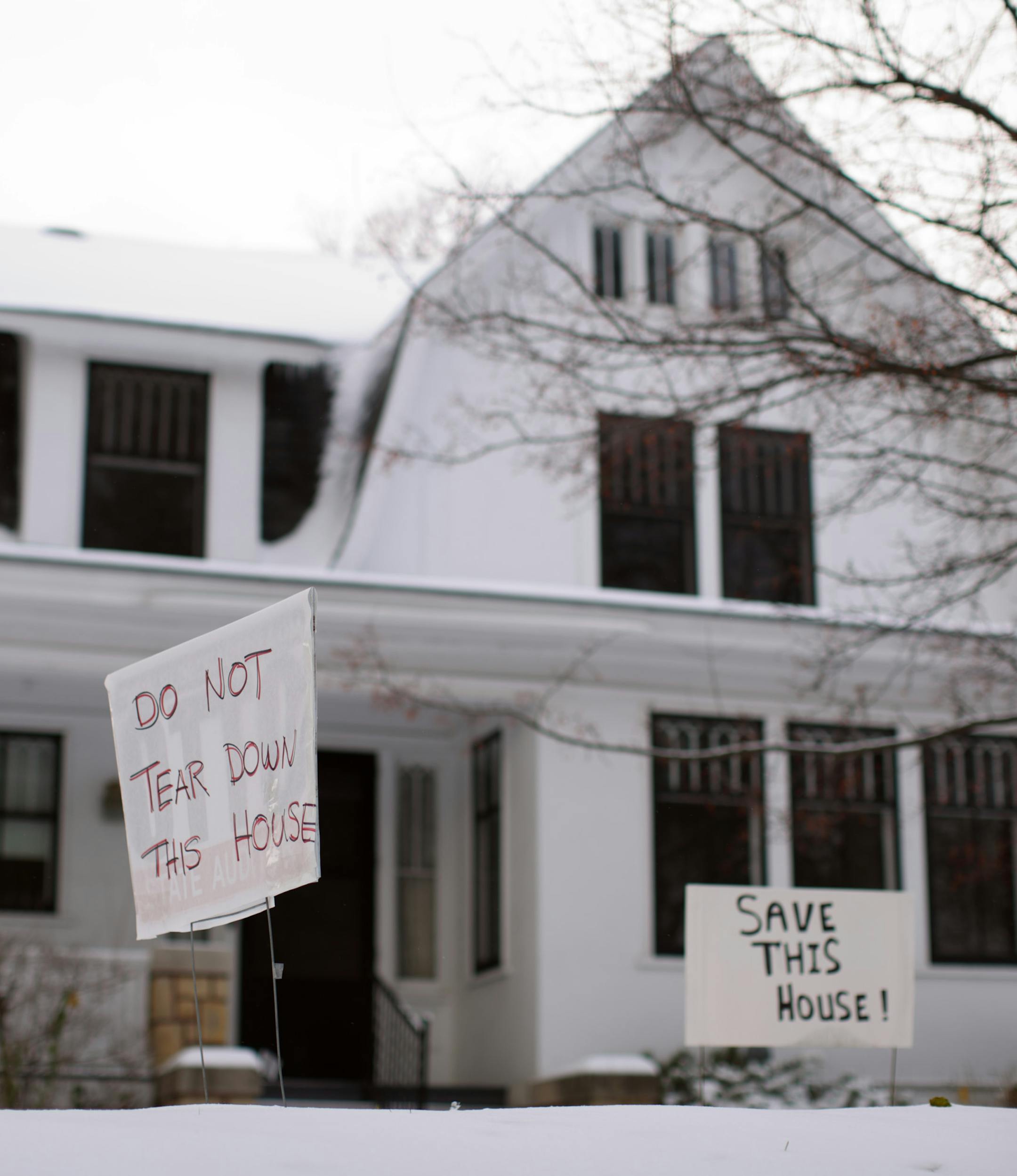 Sings placed by neighbors upset with plans to tear down this 104-year-old house on Princeton Ave. Tuesday afternoon. ] JEFF WHEELER ‚Ä¢ jeff.wheeler@startribune.com A group of neighborhood residents are upset at the imminent razing of a 104-year-old house on Princeton Ave. in St. Paul's Tangletown neighborhood. They gathered on a moment's notice for a group portrait Tuesday afternoon, November 11, 2014 in front of the house.
