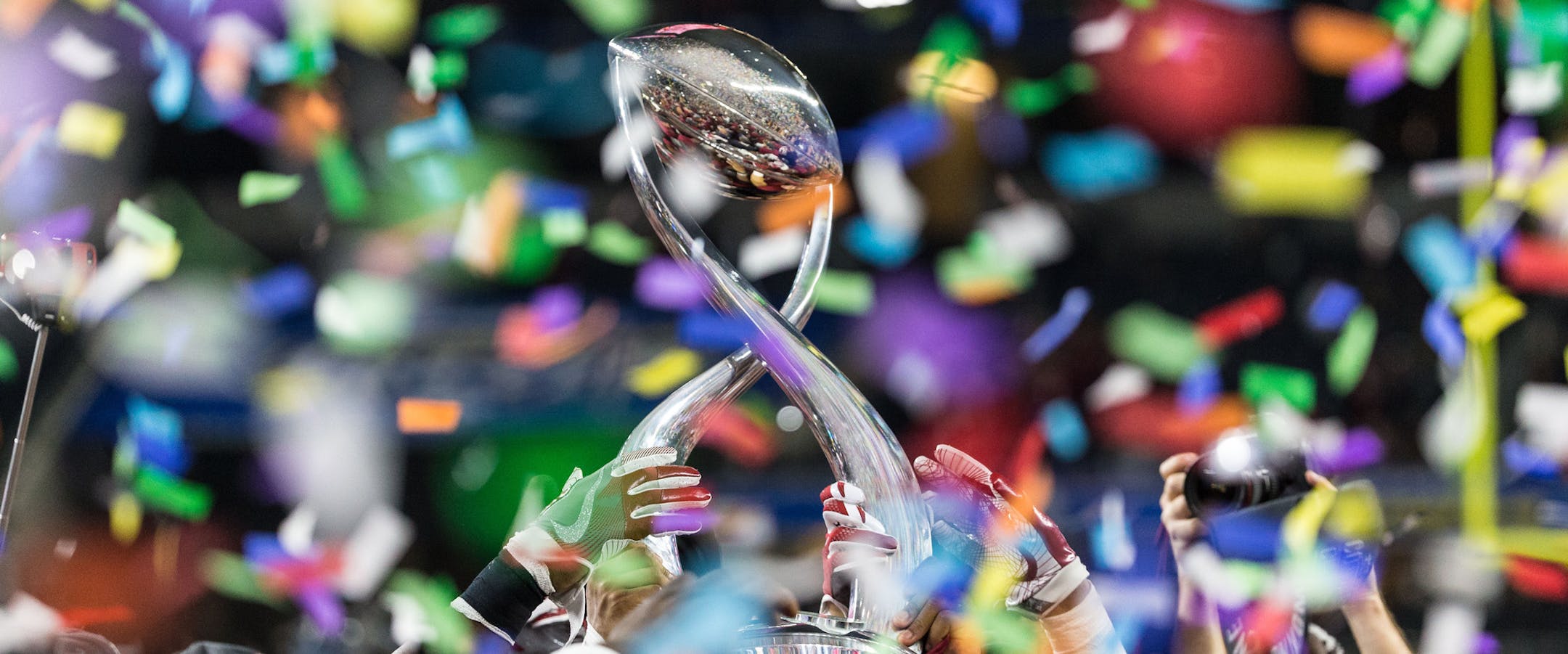 31 DEC 2015: Alabama Crimson Tide players celebrate winning the Cotton Bowl Trophy after the NCAA Football Semifinal - Cotton Bowl game between the Alabama Crimson Tide and the Michigan State Spartans at AT&T Stadium in Arlington, Texas. Alabama beats Michigan State 38-0. (Photo by Matthew Pearce/Icon Sportswire) (Icon Sportswire via AP Images) ORG XMIT: 250880