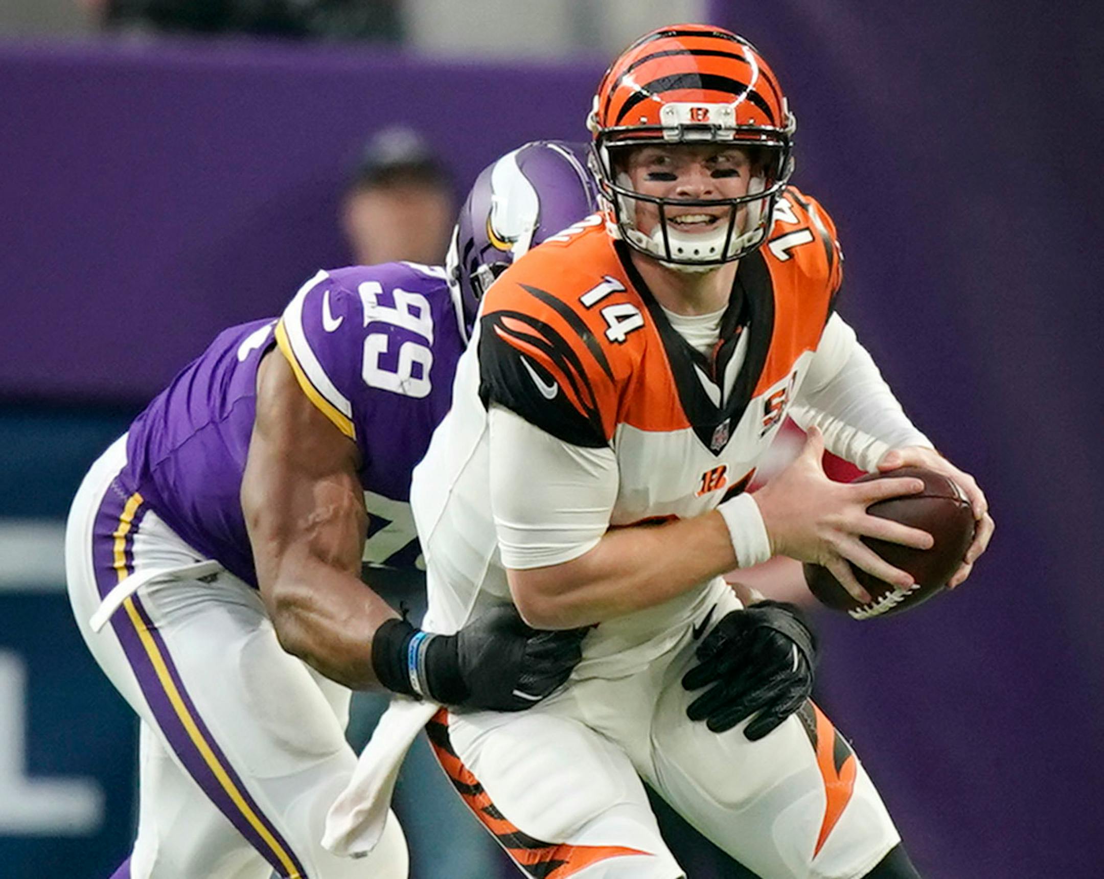 Vikings Danielle Hunter sacks Andy Dalton in the 2nd quarter.