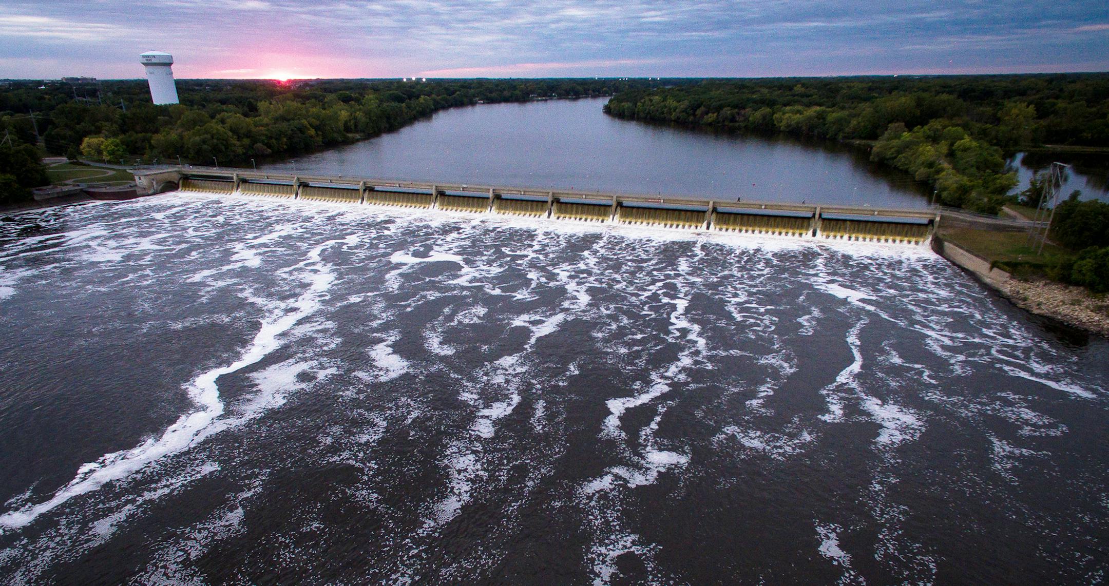 Water flows through the Coon Rapids Dam Tuesday afternoon. ] (AARON LAVINSKY/STAR TRIBUNE) aaron.lavinsky@startribune.com RIVERS PROJECT: We look at three of Minnesota's rivers, including the Mississippi, Red and Chippewa, to see how land use effects water quality and pollution. ORG XMIT: MIN1609202104151406