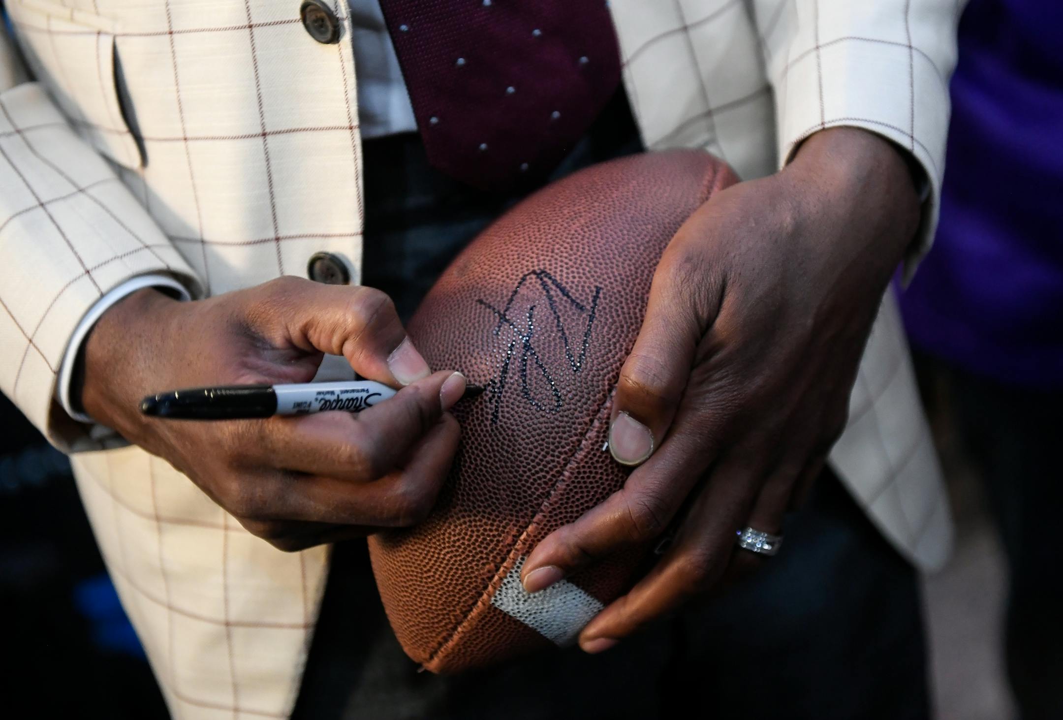 Former NFL wide receiver Randy Moss signed autographs for fans Thursday after appearing on SportsCenter in the IDS Center.