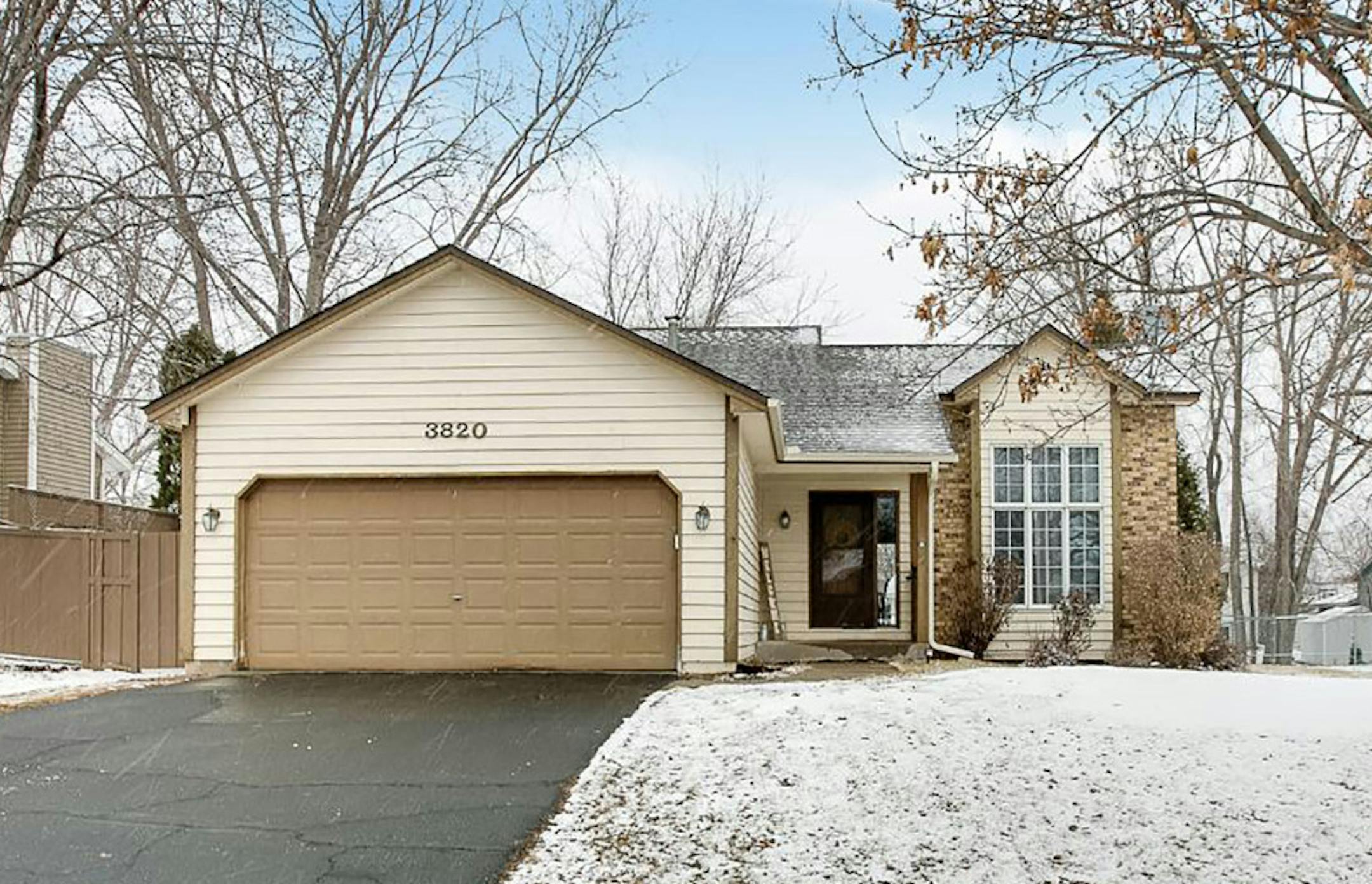 Burnsville
Built in 1990, this three-bedroom, two-bath house has1,952 square feet and features vaulted ceilings, new roof, full finished basement and deck. Listed by Ty Lyndgaard, Edina Realty, 612-220-4593.