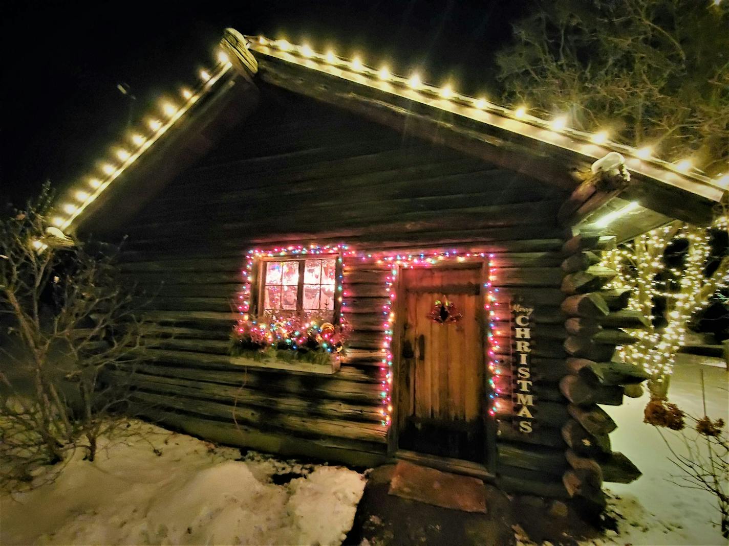 Old Log Theatre's 100-year-old cabin became Jingle Bar for the holidays.