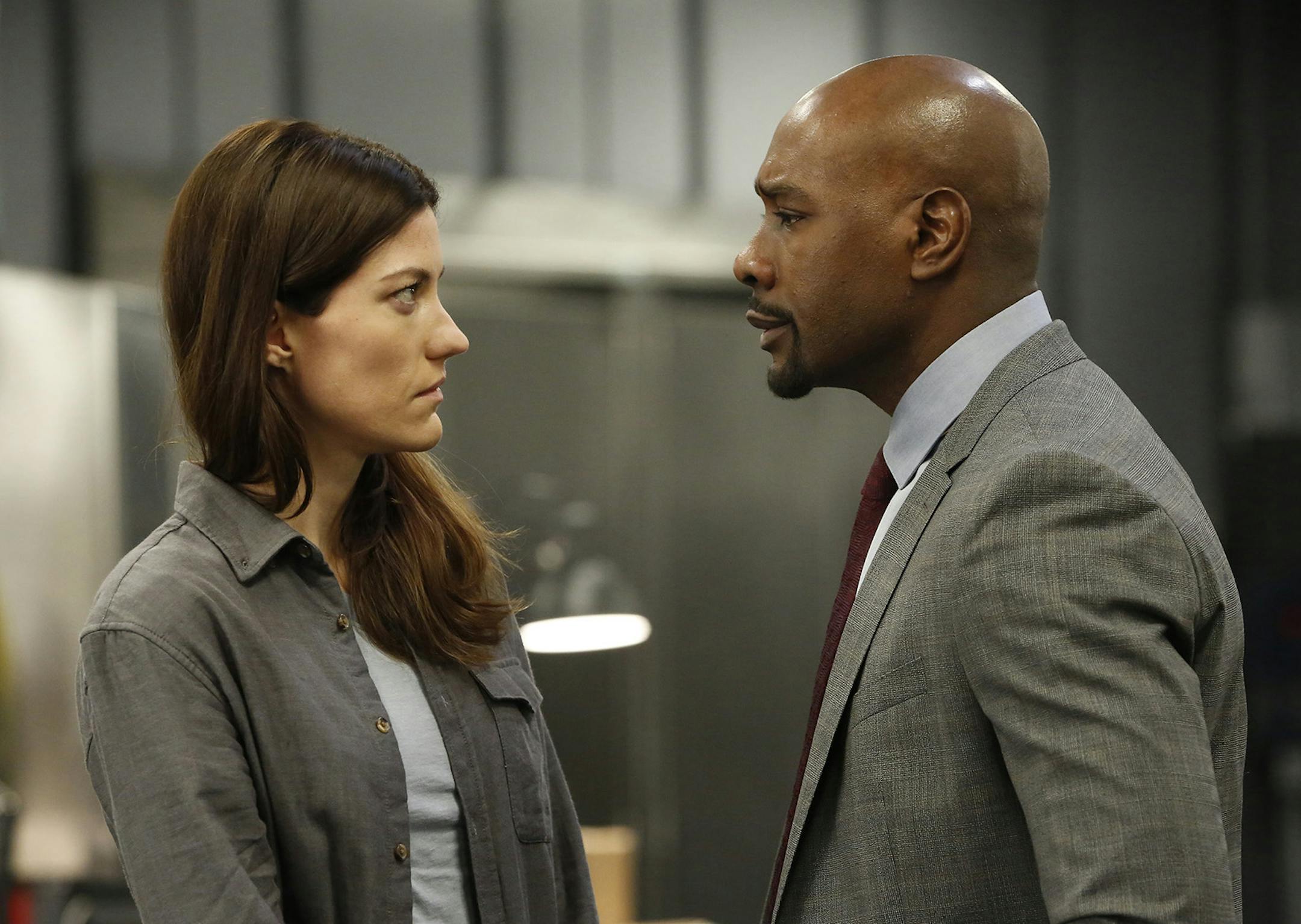 THE ENEMY WITHIN -- "Pilot" Episode -- Pictured: (l-r) Jennifer Carpenter as Erica Shepherd, Morris Chestnut as Will Keaton -- (Photo by: Will Hart/NBC) ORG XMIT: Pilot