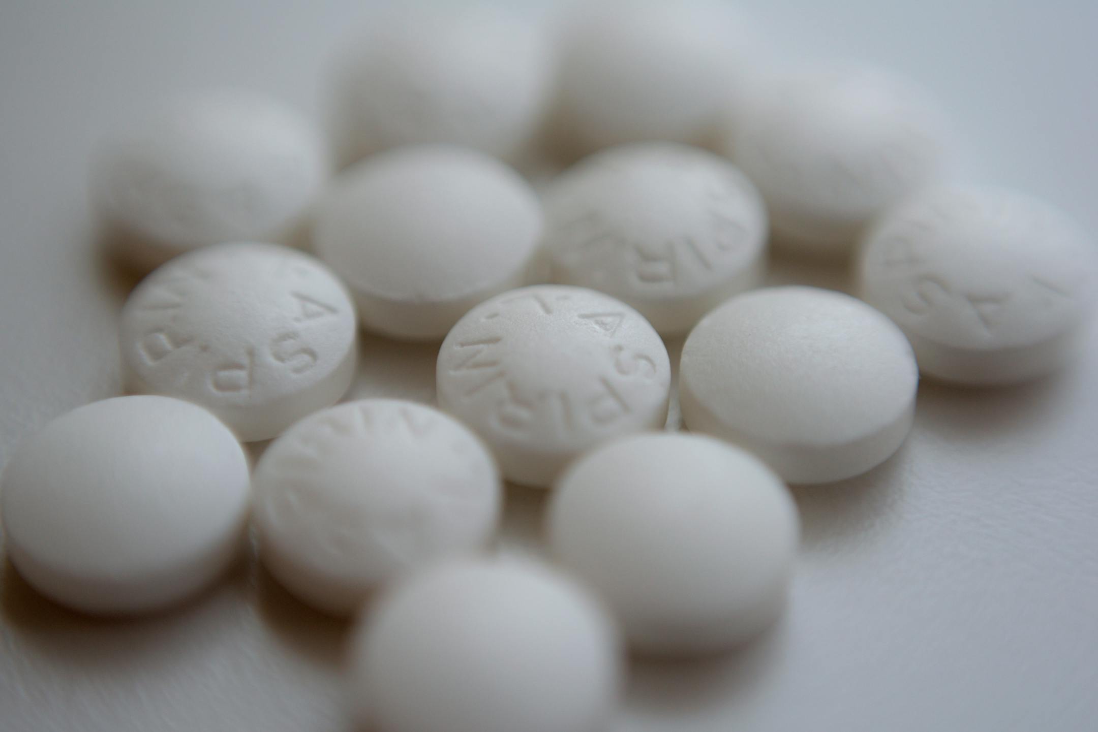 An arrangement of aspirin pills