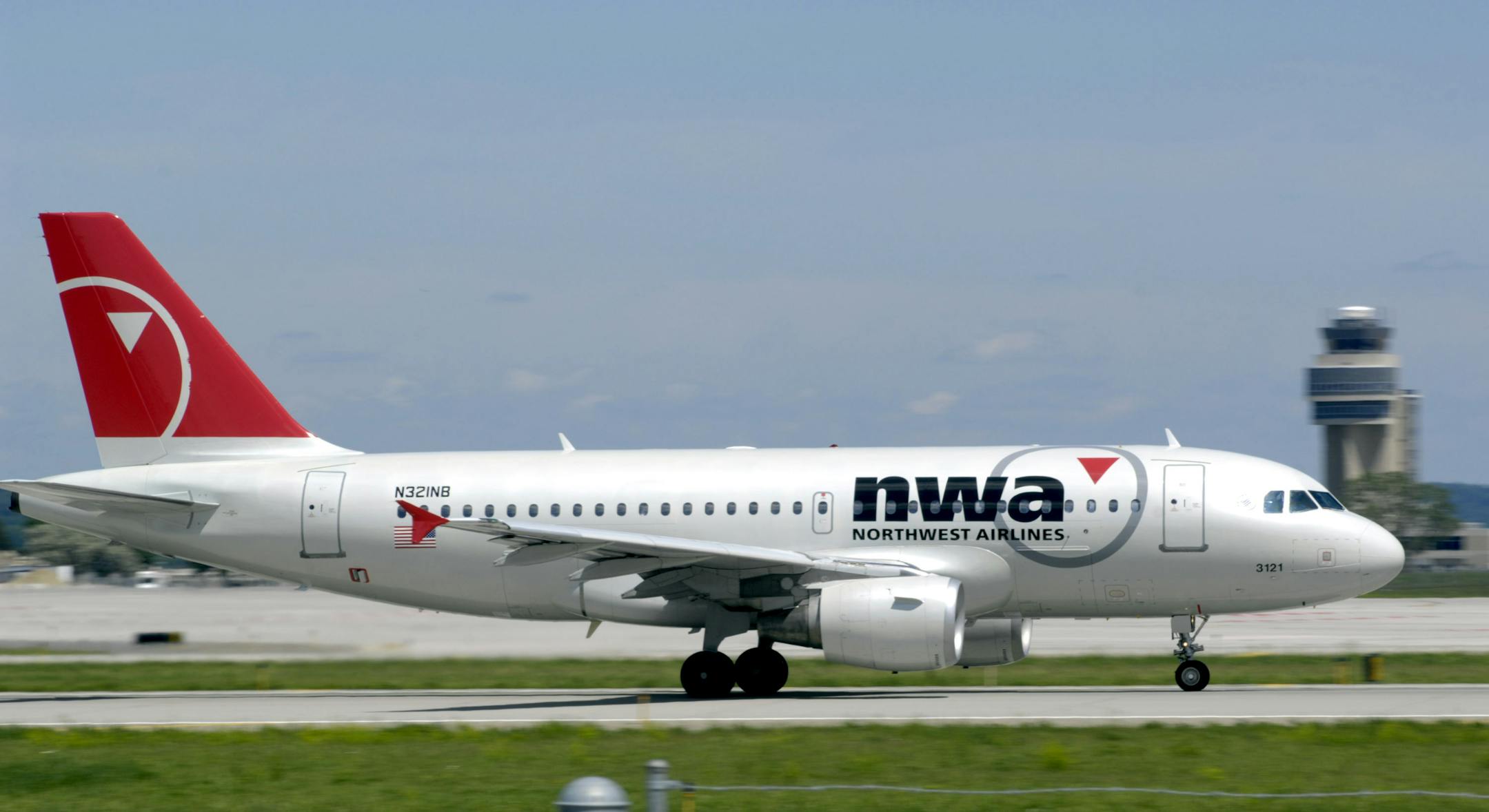 A Northwest Airlines plane takes off from the Minneapolis St. Paul International Airport in Bloomington, Minnesota, on Thursday, May 31, 2007. Northwest Airlines Corp., which exited bankruptcy today, plans to spend $50 million a year to improve service and may add flights to China and Europe as it buys new planes, Chief Executive Officer Doug Steenland said. Photographer: Craig Lassig/Bloomberg News.