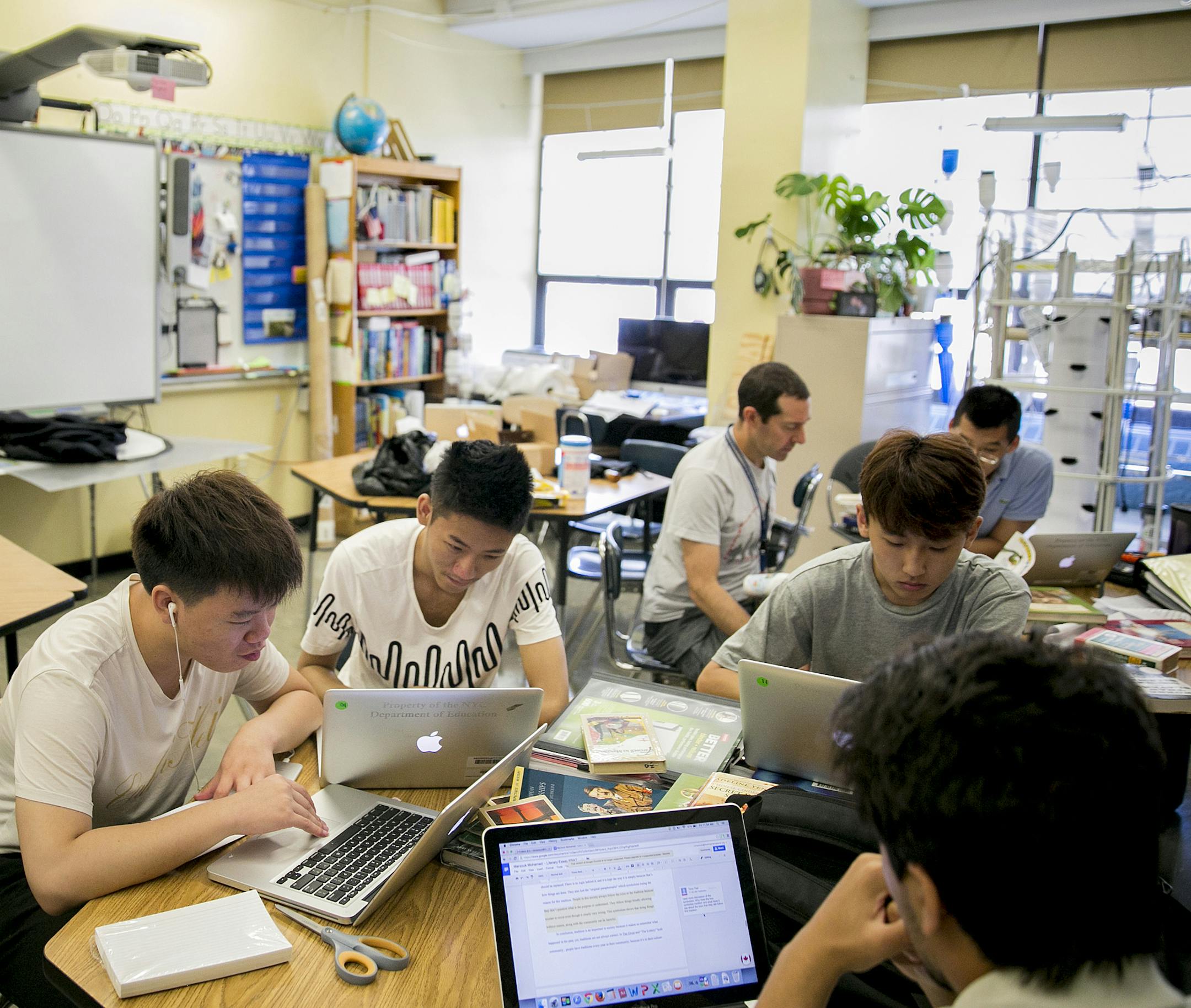 Students at Flushing International High School work on projects during the school's summer program in New York, Aug. 4, 2017. Mastery-based learning allows students to learn at their own pace. (Sam Hodgson/The New York Times)