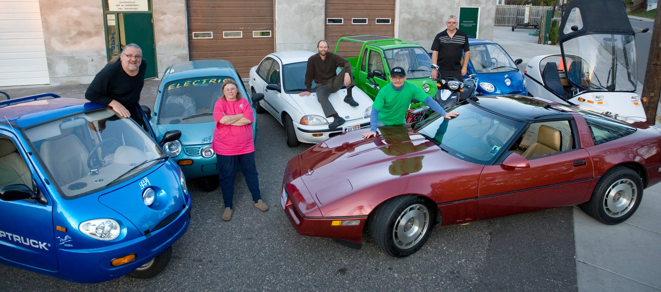 A group of alternative energy source fans get together Thursday to share info about their cars, that would be electric and human run cars. [From left, Gary Hoover, Minneapolis, in a Zap; Nancie Hamlett, Minneapolis, in a Zap; David Peichel, Minneapolis, in an Geo Metro; Michael Shoop, St. Louis Park, with his maroon Electric Corvette, and Carl Gulbronson, Edina, with his stock from his store, The Electric Vehicle Store.