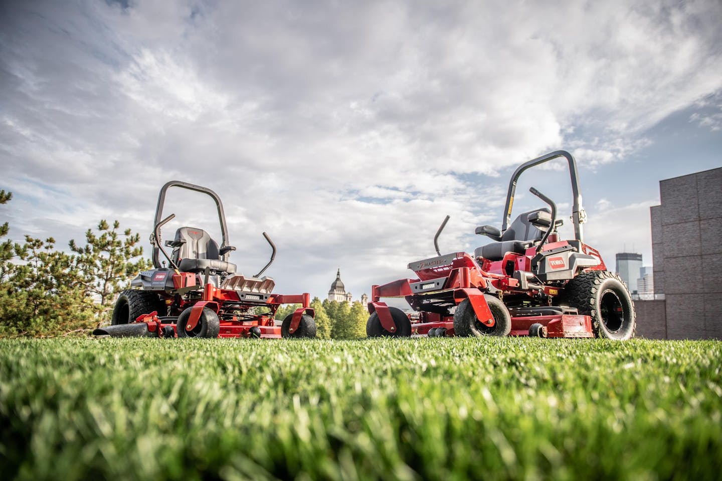 Professional zero turn online lawn mowers