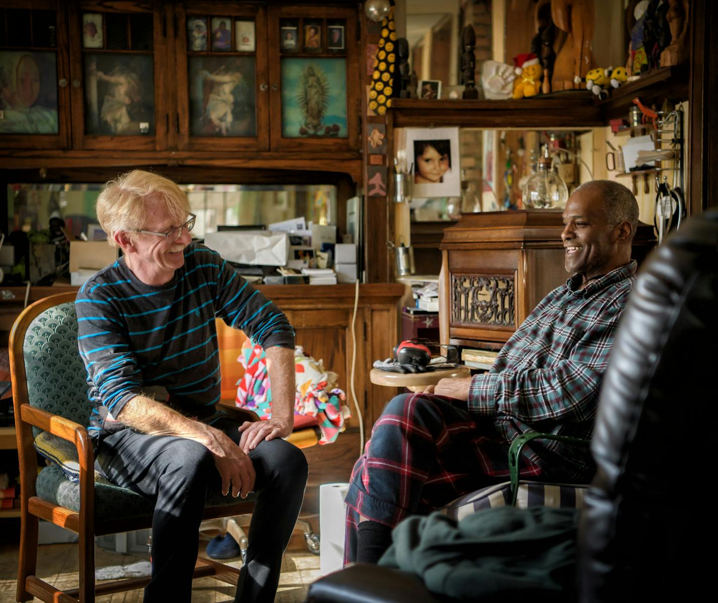 Niels Billund, an RN and case manager for Fairview Home Care and Hospice, laughed with patient Roy Cato during a visit to Cato's Minneapolis home. He has colorectal cancer. ] GLEN STUBBE &#x2022; glen.stubbe@startribune.com Thursday February 23, 2017 When is dying a laughting matter? Humor is a helpful thing in all facets of life - even at the end of it. We talk to people about how hospice humor is a good thing. Neils Biellund, a hospice worker who uses humor to help people cope with difficult s