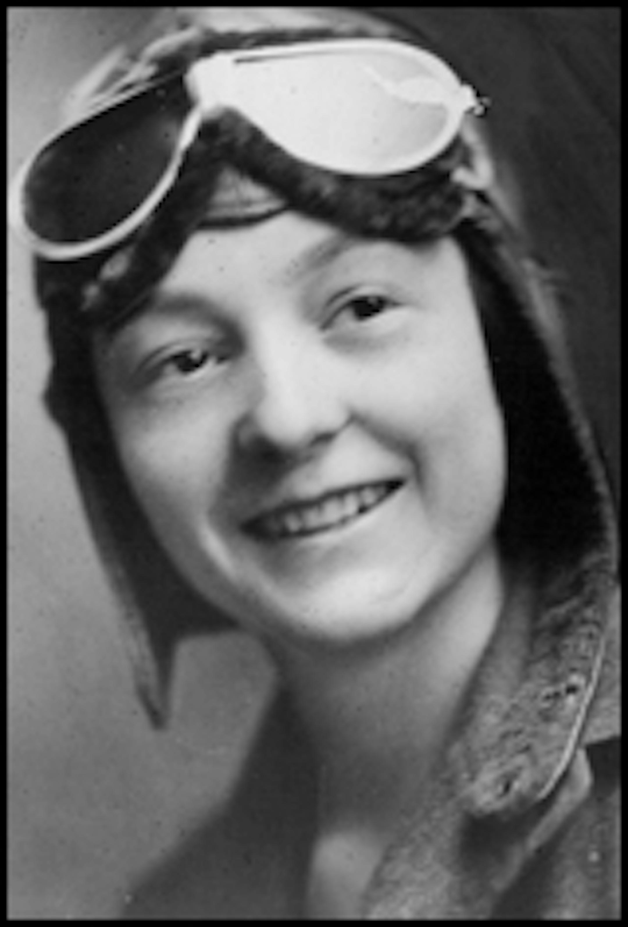 Woman Flier Visits St. Paul -- Mrs. Phoebe Fairgraves Omlie, famous woman flier and former St. Paul resident, was a St. Paul visitor today after attending the graduation of 1,500 Tennessee students from a free ground school in aviation, the first in the United States.   The 75 highest ranking students are offered air training leading to a private license, she Said. She resigned from government service with the bureau of air commerce to head the Tennessee work.