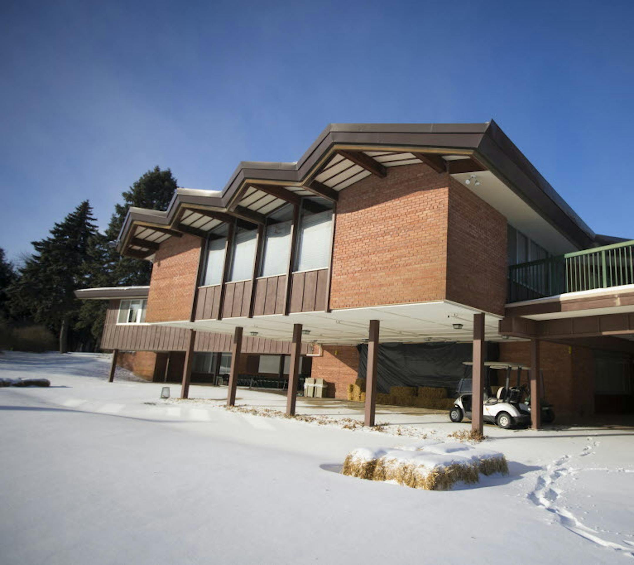 The Minnetonka Country Club clubhouse photographed on Friday, January 9, 2015, in Shorewood, Minn. ] RENÉE JONES SCHNEIDER • renee.jones@startribune.com