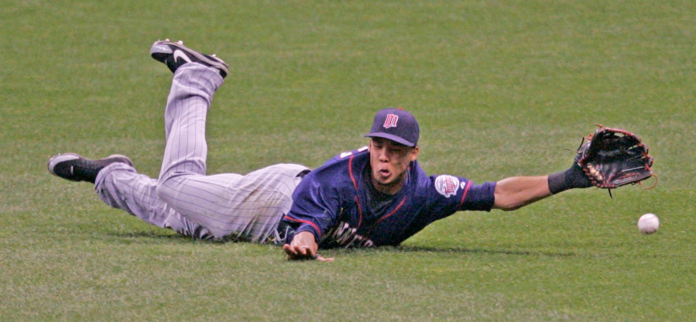 Carlos Gomez can't make a catch.