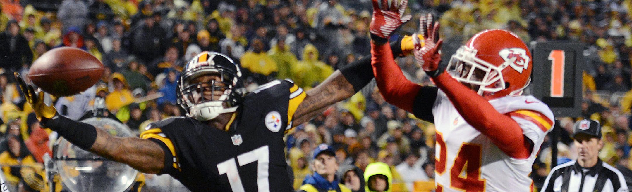 Pittsburgh Steelers wide receiver Mike Wallace (17) makes a one-handed touchdown catch in front of the Kansas City Chiefs cornerback Brandon Flowers during the first half of an NFL football game, Monday, Nov. 12, 2012, in Pittsburgh. (AP Photo/Altoona Mirror, J.D. Cavrich) ORG XMIT: PAJC101