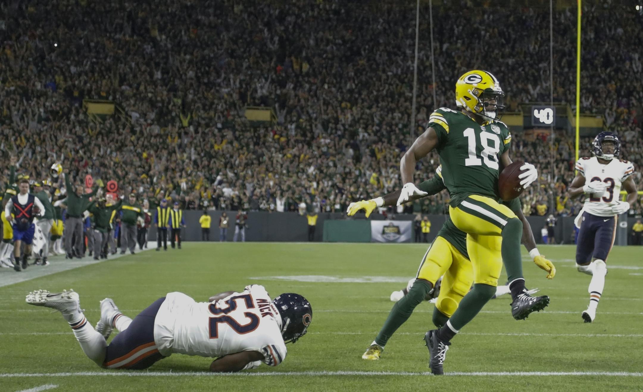 Green Bay Packers' Randall Cobb breaks away for a 75-yard touchdown catch during the second half of an NFL football game against the Chicago Bears Sunday, Sept. 9, 2018, in Green Bay, Wis. (AP Photo/Morry Gash)
