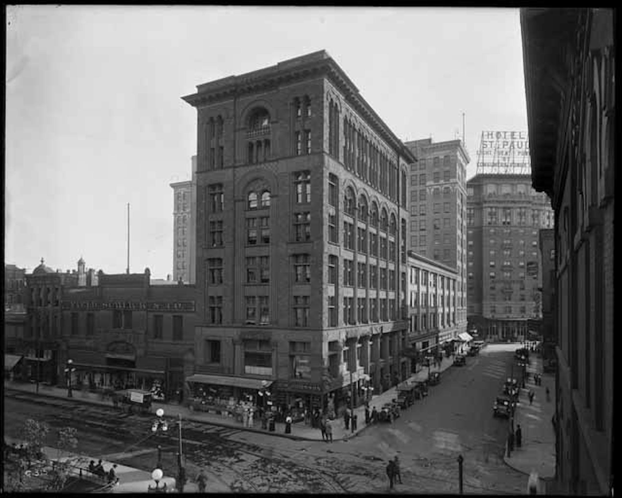 View from 5th and Wabasha streets in 1912, showing original entrance to the Field-Schlick store next to the Germania Bank Building. By this time, the Fifth Street facade of the Grand Arcade had already received a Classical Revival makeover.