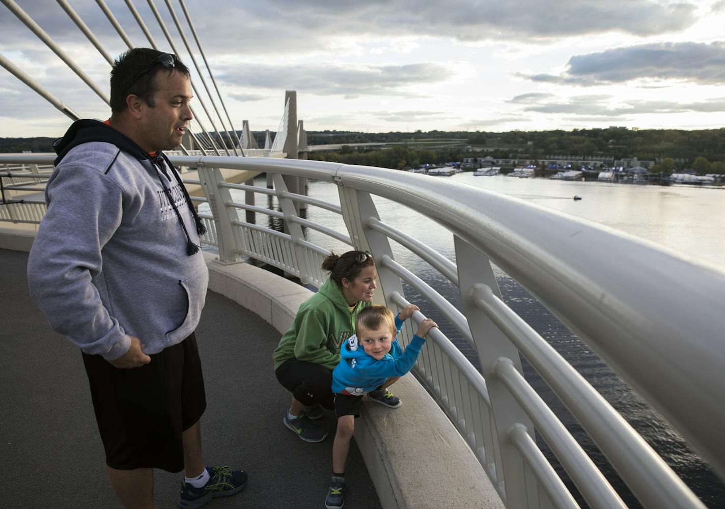 Kevin and Jenny McLaren of Hudson, Wis. check out the view of the St. Croix River from closer to the Wisconsin side of the bridge with their son Tate, 4. ] LEILA NAVIDI &#xef; leila.navidi@startribune.com BACKGROUND INFORMATION: The pedestrian walkway on the new St. Croix bridge in St. Croix County, Wis. on Friday, September 29, 2017.