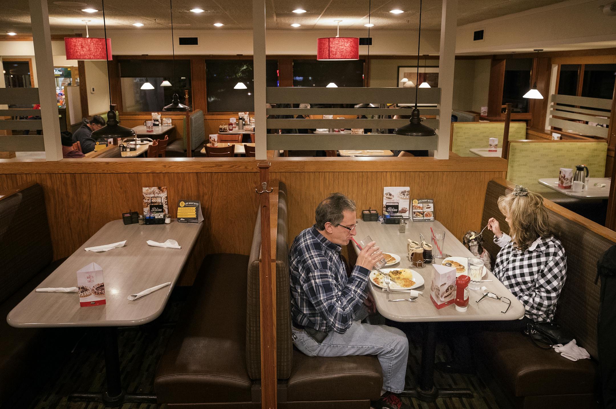 Jane Poeschel and therapy dog Trudy had dinner with Derek Myers at Perkins in New Brighton. ] CARLOS GONZALEZ ï cgonzalez@startribune.com - November 2017, Jane Poeschel and her Shih Tzu therapy dog Trudy, the unassuming pair that found themselves in the middle of a federal lawsuit about disability rights and housing discrimination