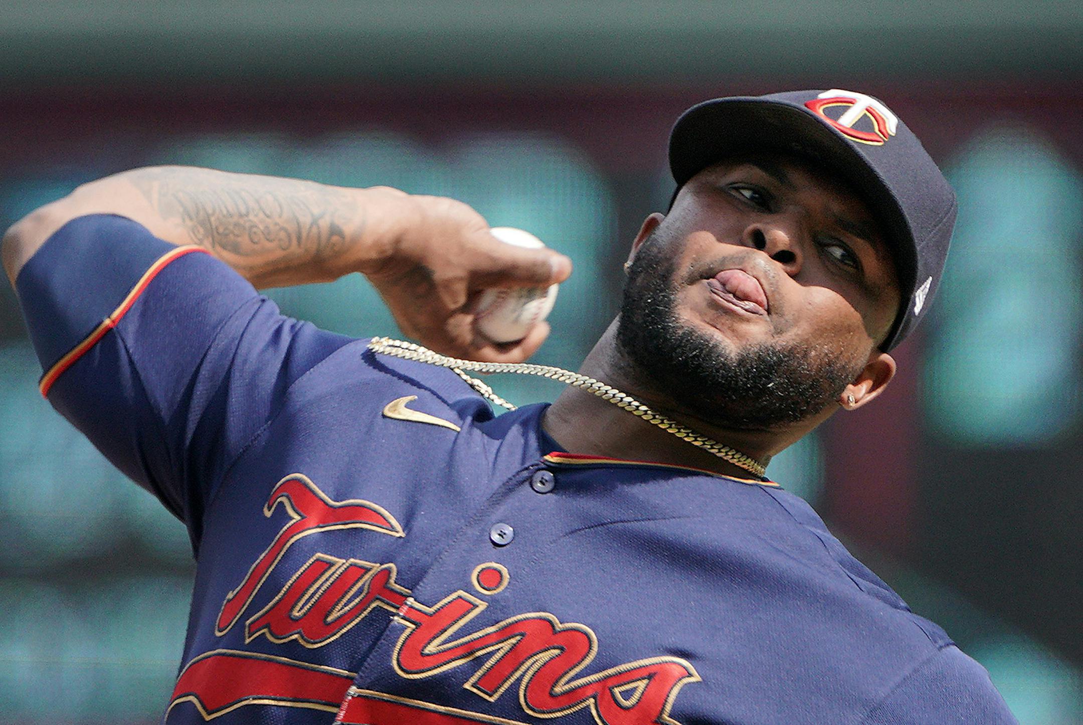Twins pitcher Alex Colome struggled in the 9th inning.